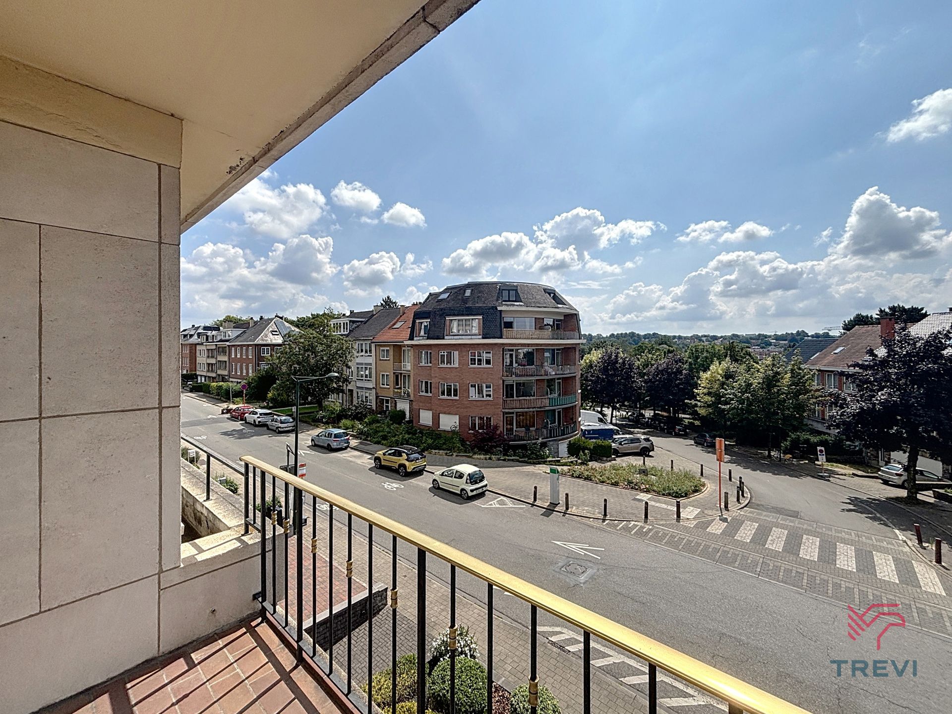 UCCLE - Gerenoveerd appartement met 1 slaapkamer foto 6