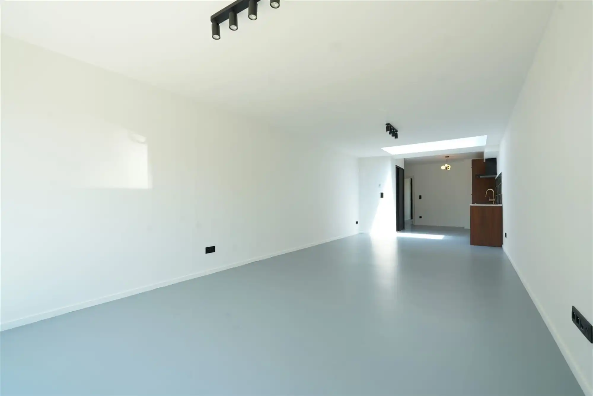 Gerenoveerde woning met drie slaapkamers en tuin foto 10