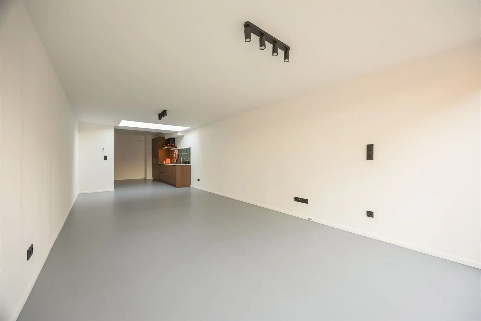 Gerenoveerde woning met drie slaapkamers en tuin foto 10