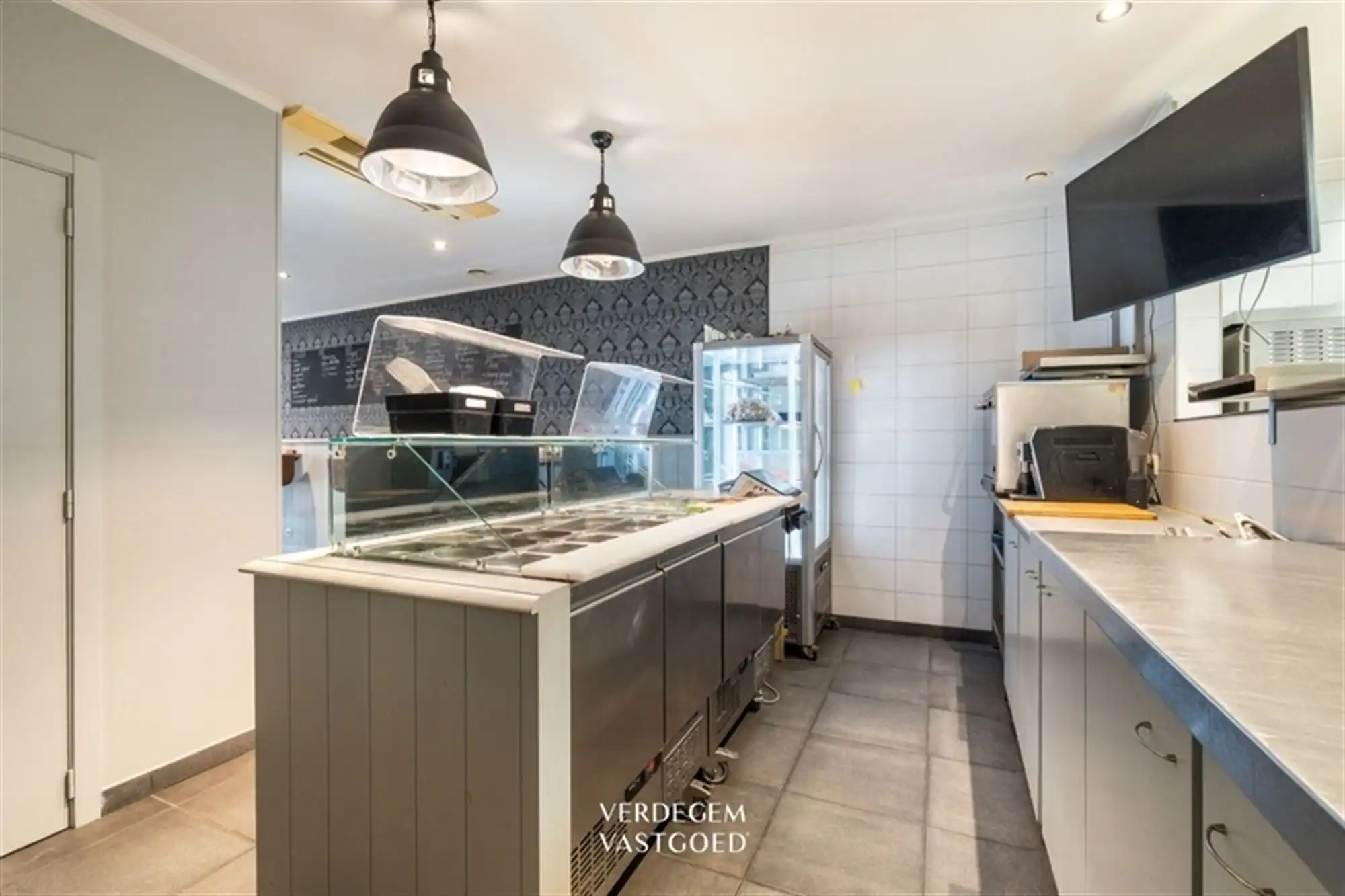 Goeddraaiende broodjeszaak met woonst aan Ten Doorn foto 7