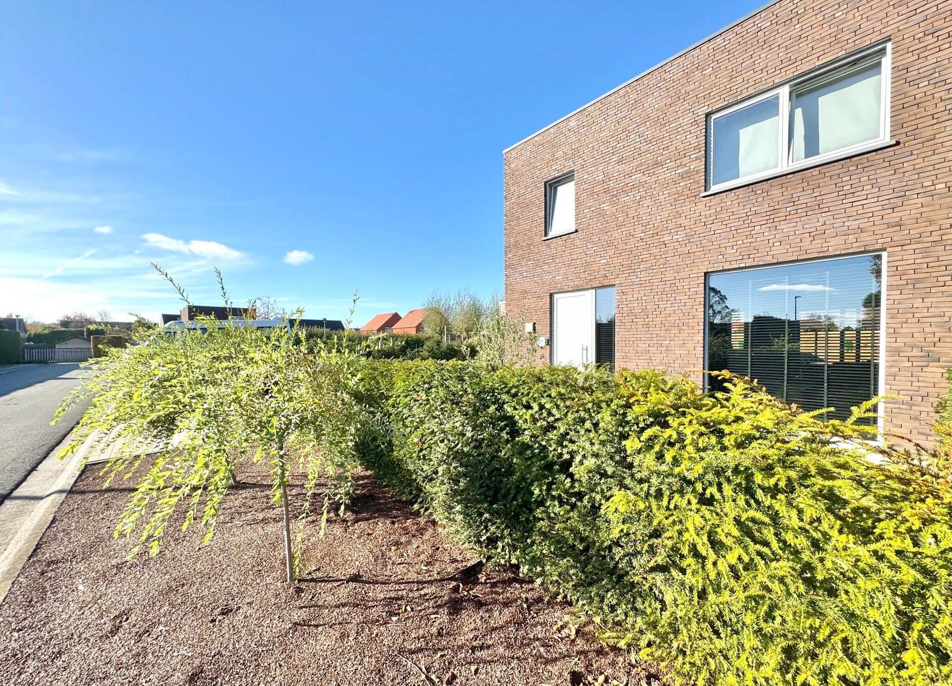 HOB MET 3 KAMERS, TUIN EN CARPORT - 425 m² foto 2