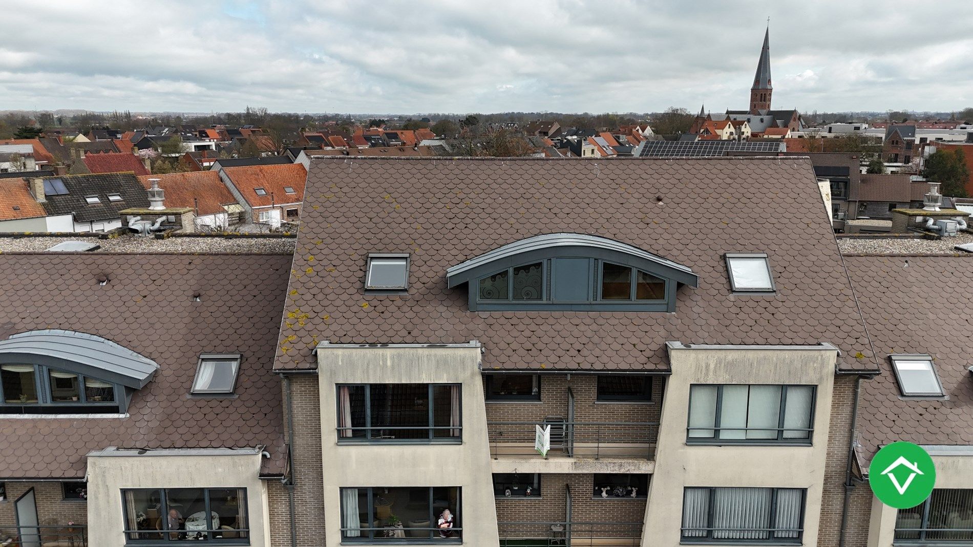 Appartement met 3 slaapkamers ruim terras en garage te Koekelare foto 3