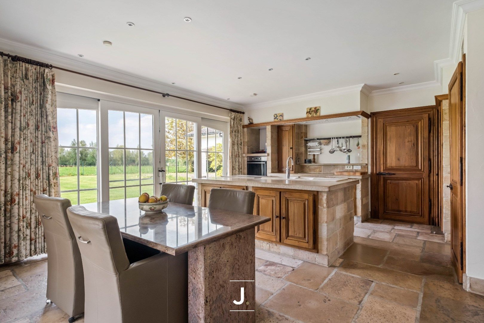 Ruime statige villa op een toplocatie te Beveren-Leie foto 12
