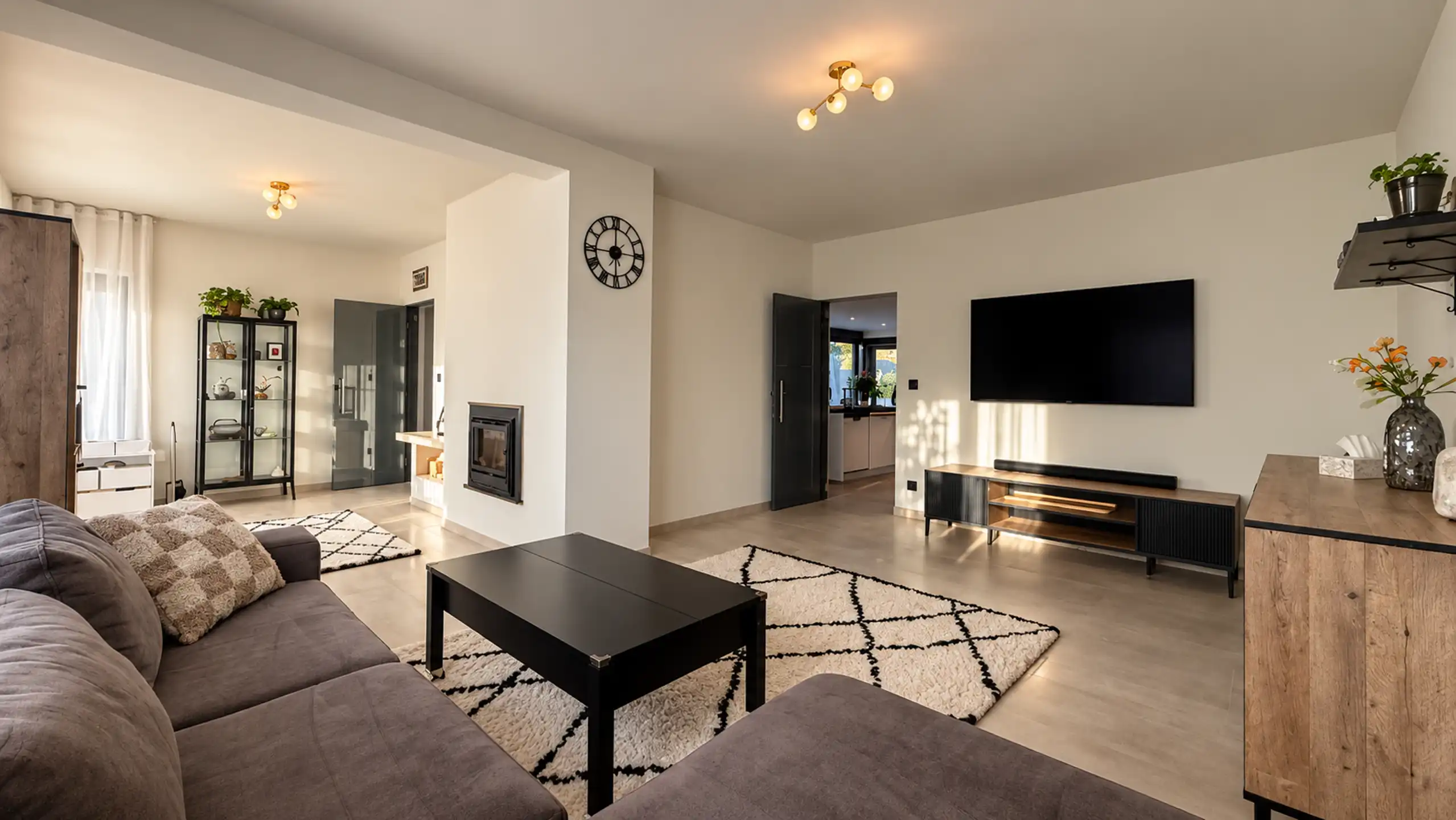 Halfopen bebouwing met 3 slaapkamers, garage en ruime tuin! foto 3