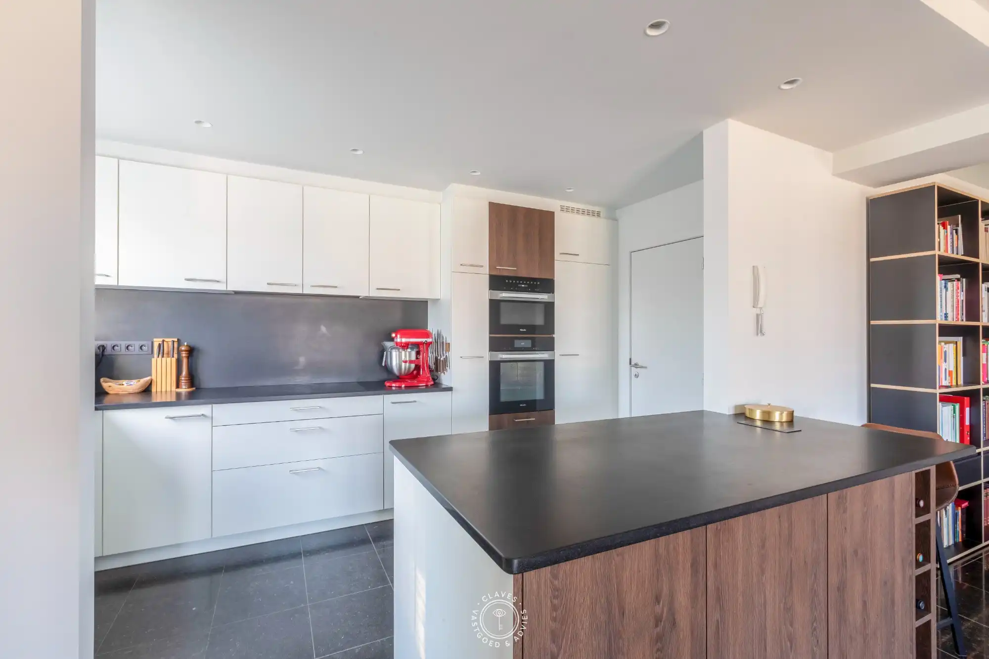 High-end  afgewerkt appartement met twee slaapkamers - en de optie om een ondergrondse staanplaats mee aan te kopen foto 5