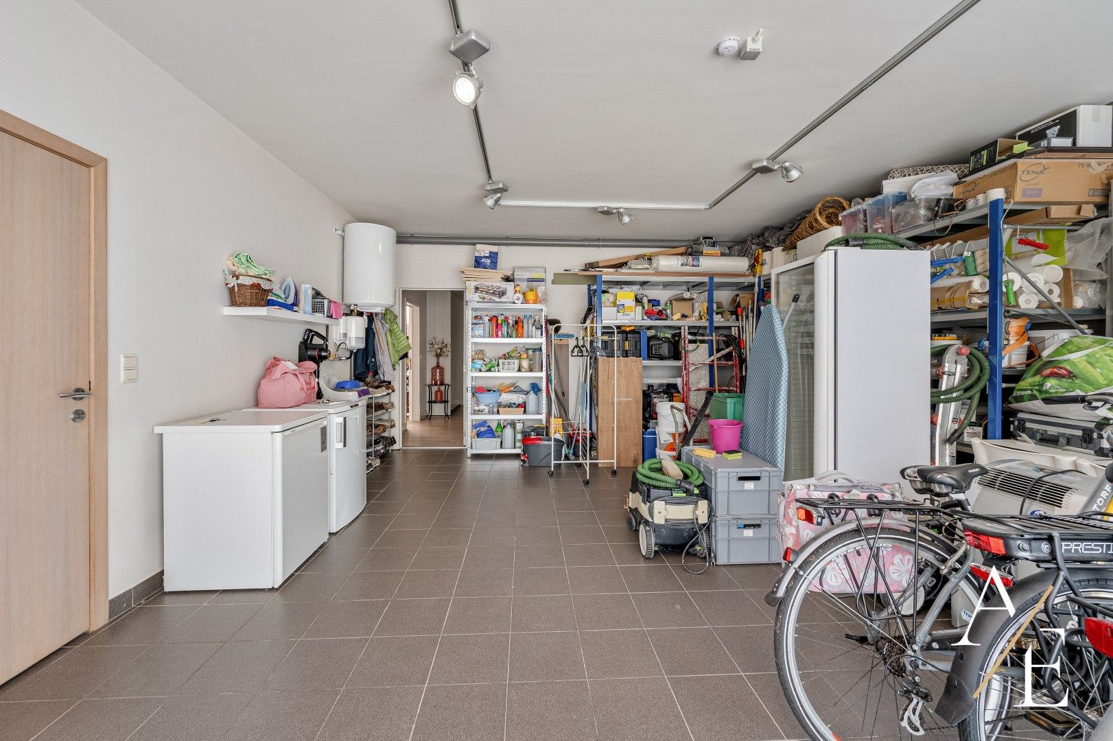 EEKLO - Zeer ruime instapklare halfopen woning (6slk. / 3 bdk.) met diverse mogelijkheden en mooie tuin foto 6
