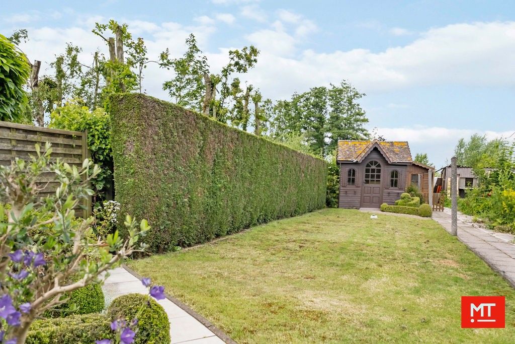 Op te frissen woning met 3 slaapkamers (4 mogelijk), garage en zonnige tuin foto 2