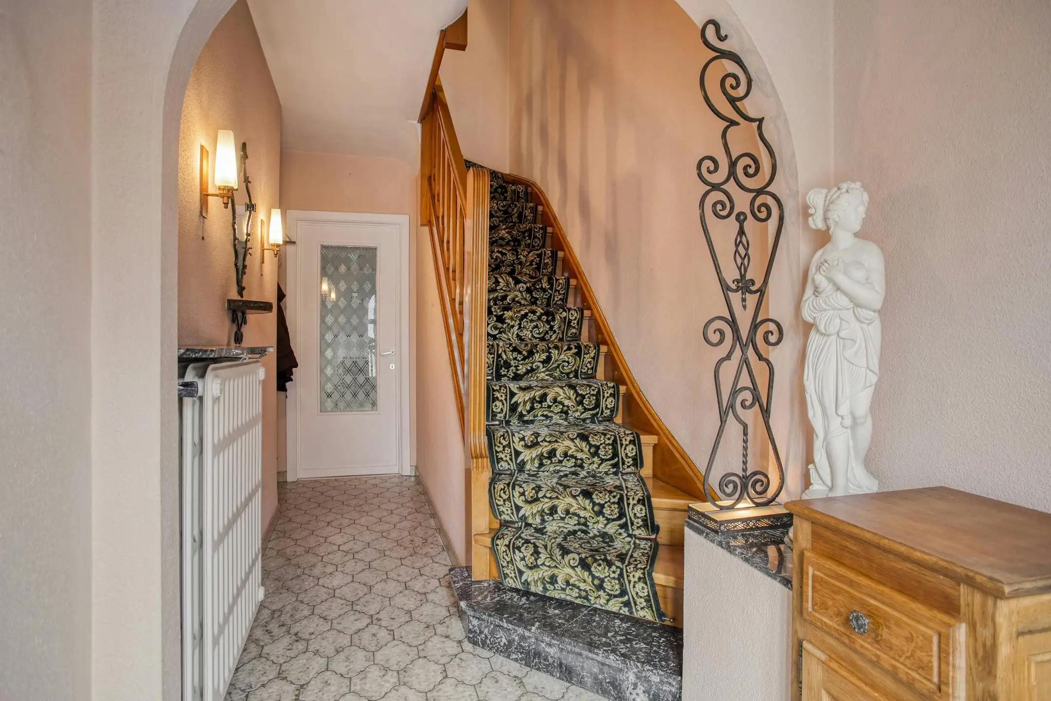 Op te frissen huis op toplocatie te koop in Sint-Michiels foto 2