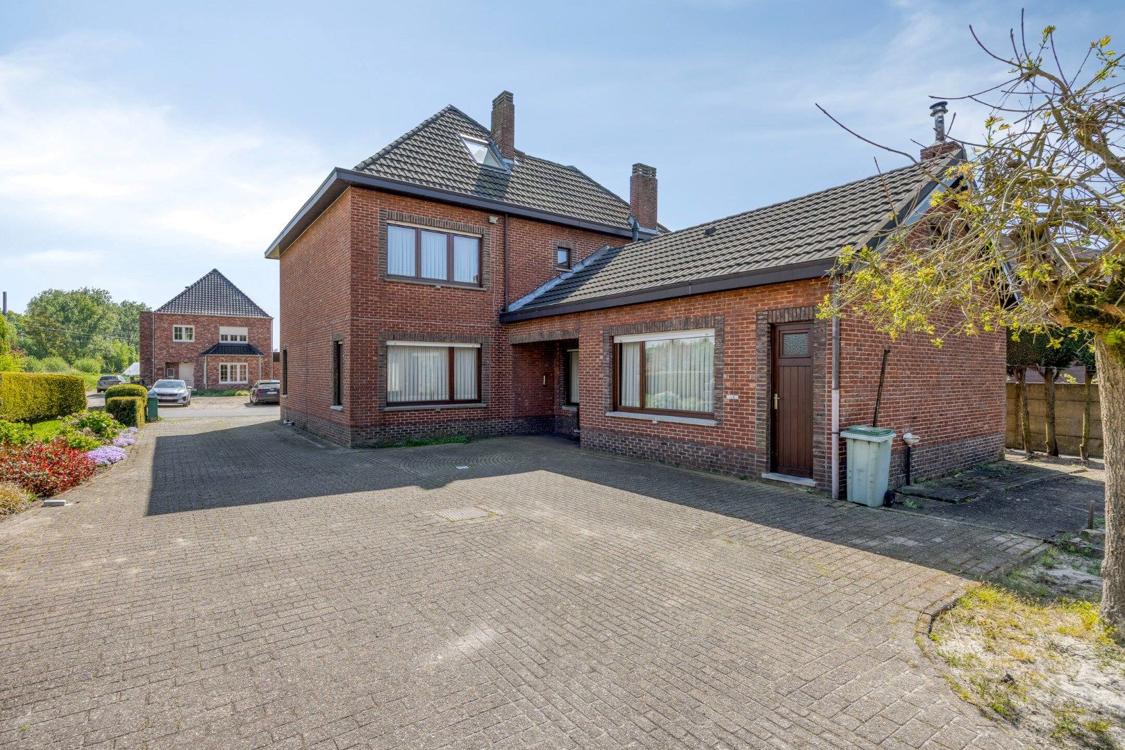 Ruime op te frisse woning op een perceel van 2.210 m² ! foto 29