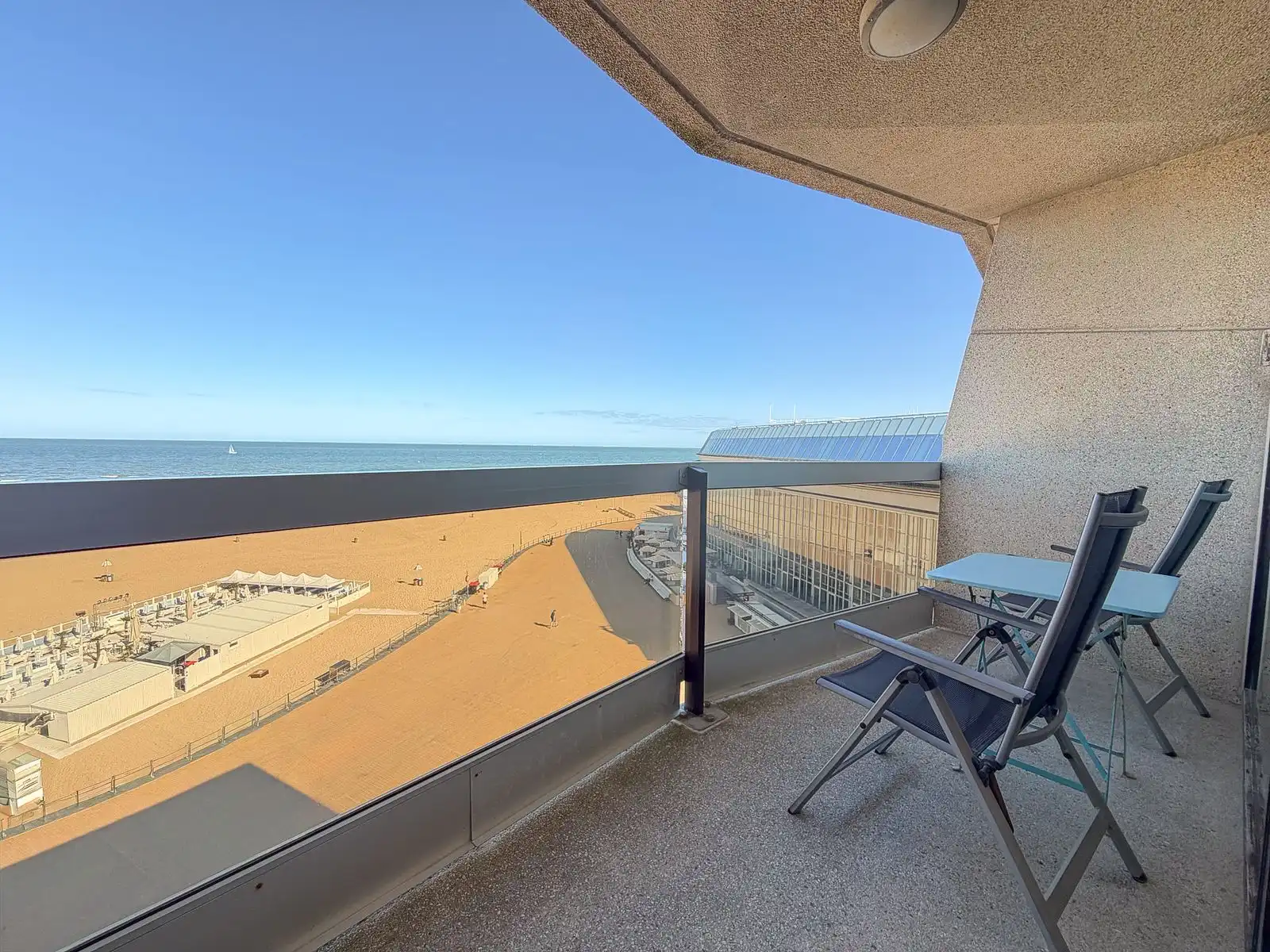 Uitzonderlijke studio met terras en fantastisch zeezicht foto 4