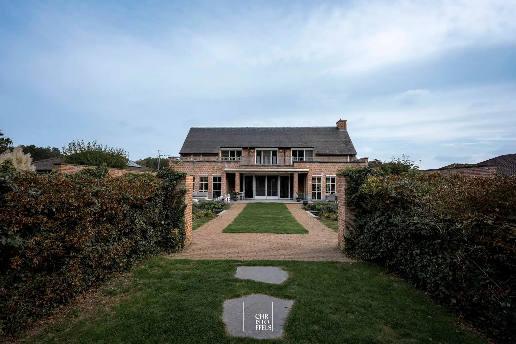 Exclusief landhuis met buitenzwembad op perceel van 2.787m² aan de bosrand. foto 46