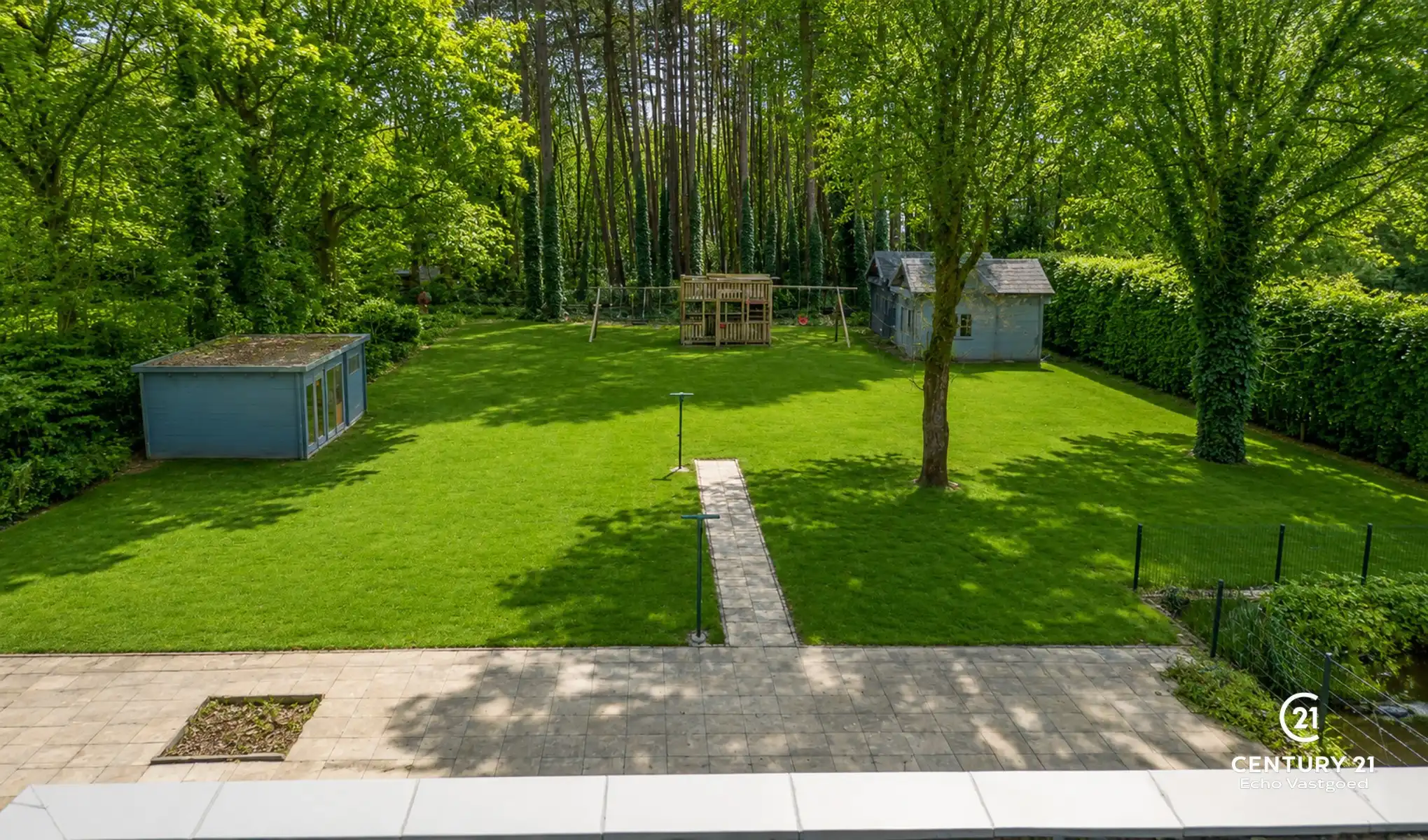 Unieke te renoveren villa in villawijk “De Lint” foto 3