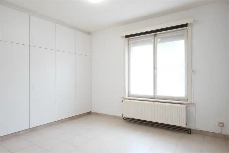 Centraal gelegen gelijkvloers 2-slaapkamerappartement — ideaal als starter of opbrengsteigendom foto 11