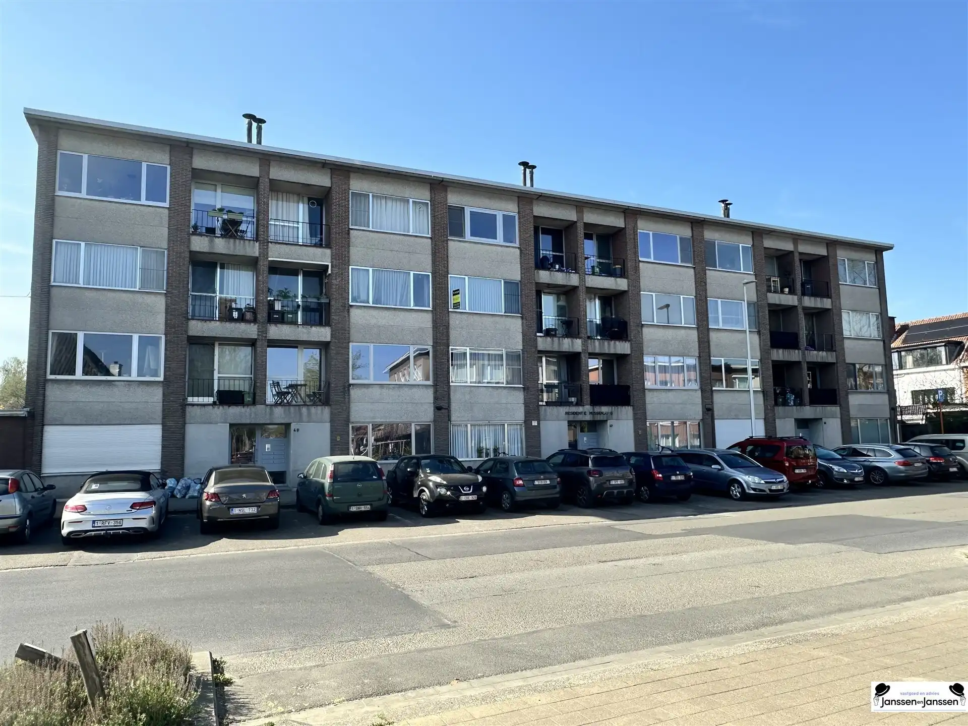 ideale combinatie van comfort en praktische ligging foto {{pictureIndex}}