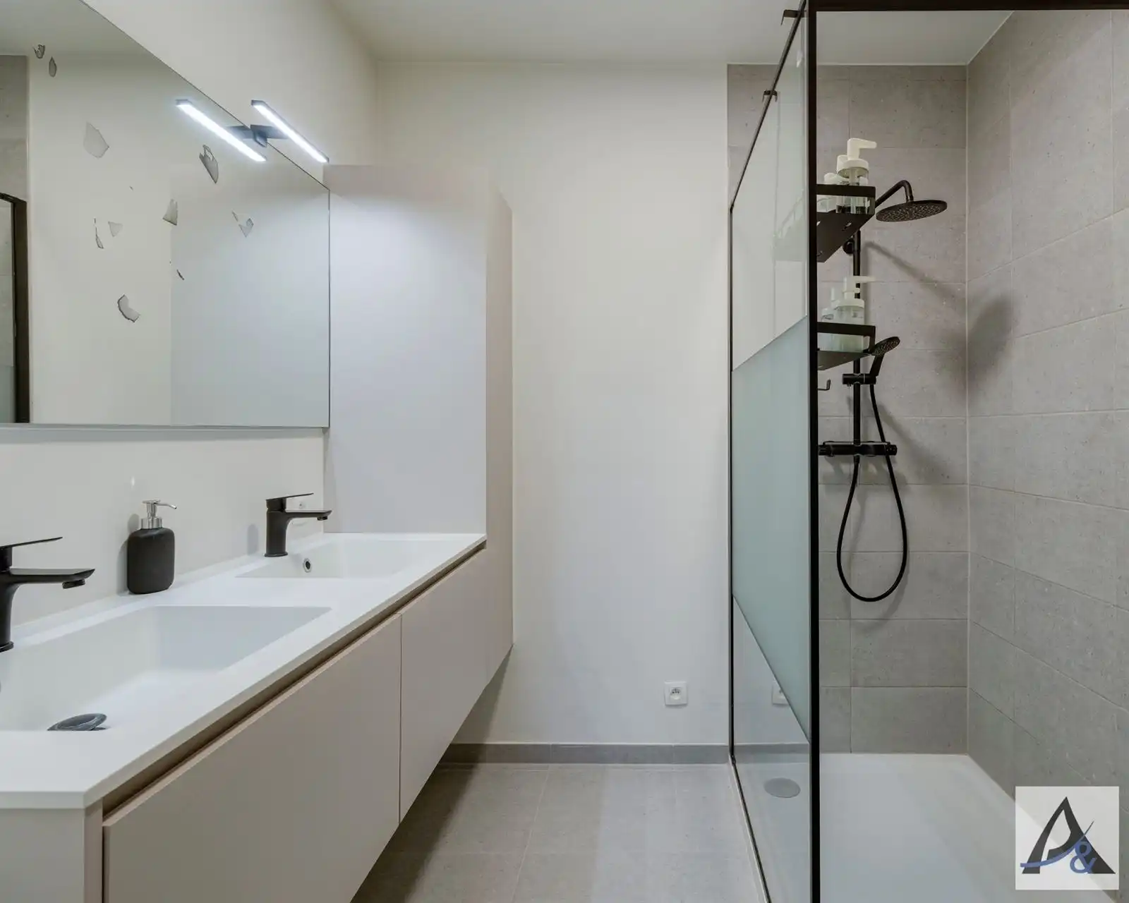 Appartement met 2 slaapkamers, ondergrondse autostaanplaats en kelderberging foto 20