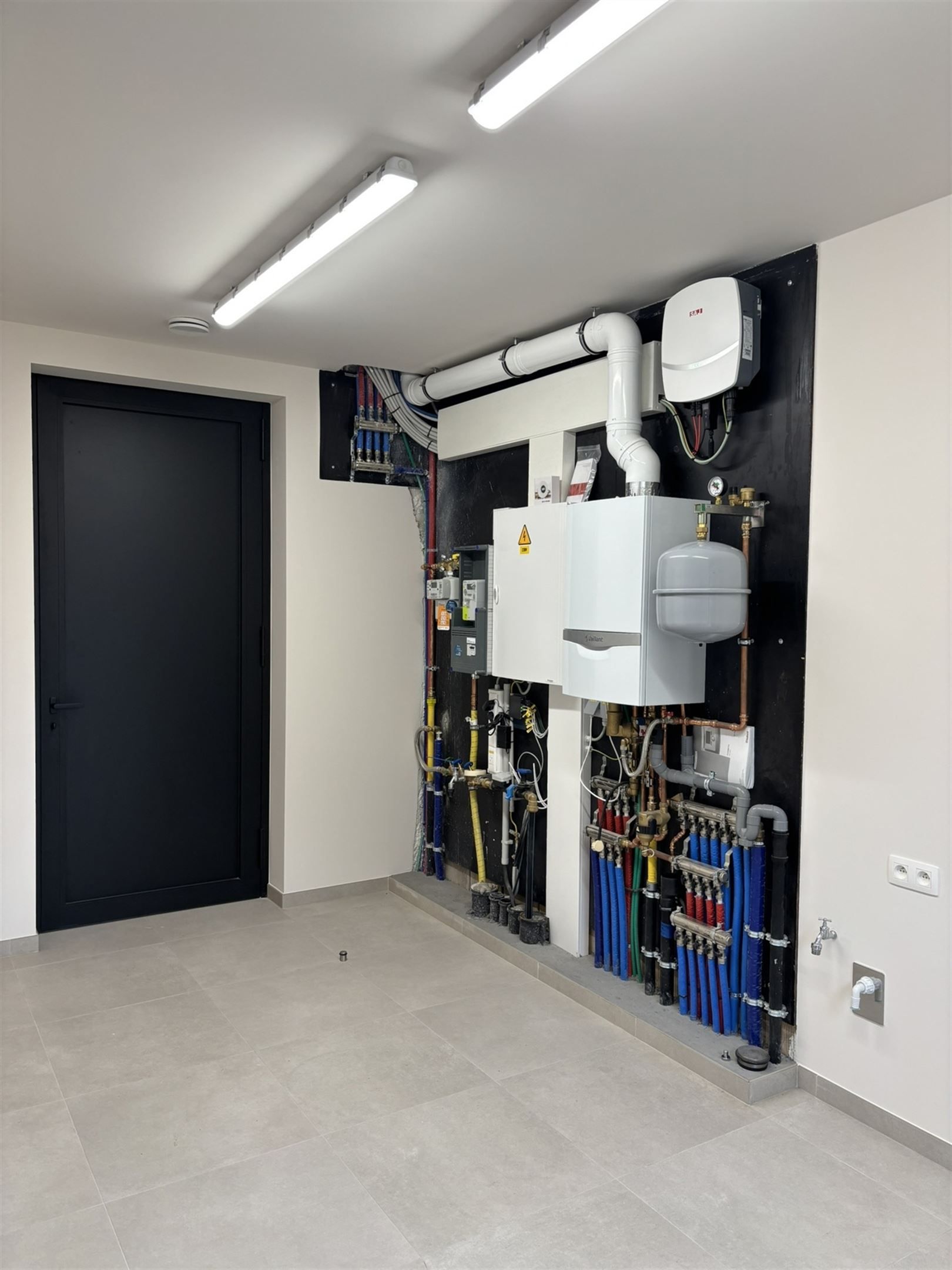 Stadswoning met 3 slaapkamers en carport foto 4