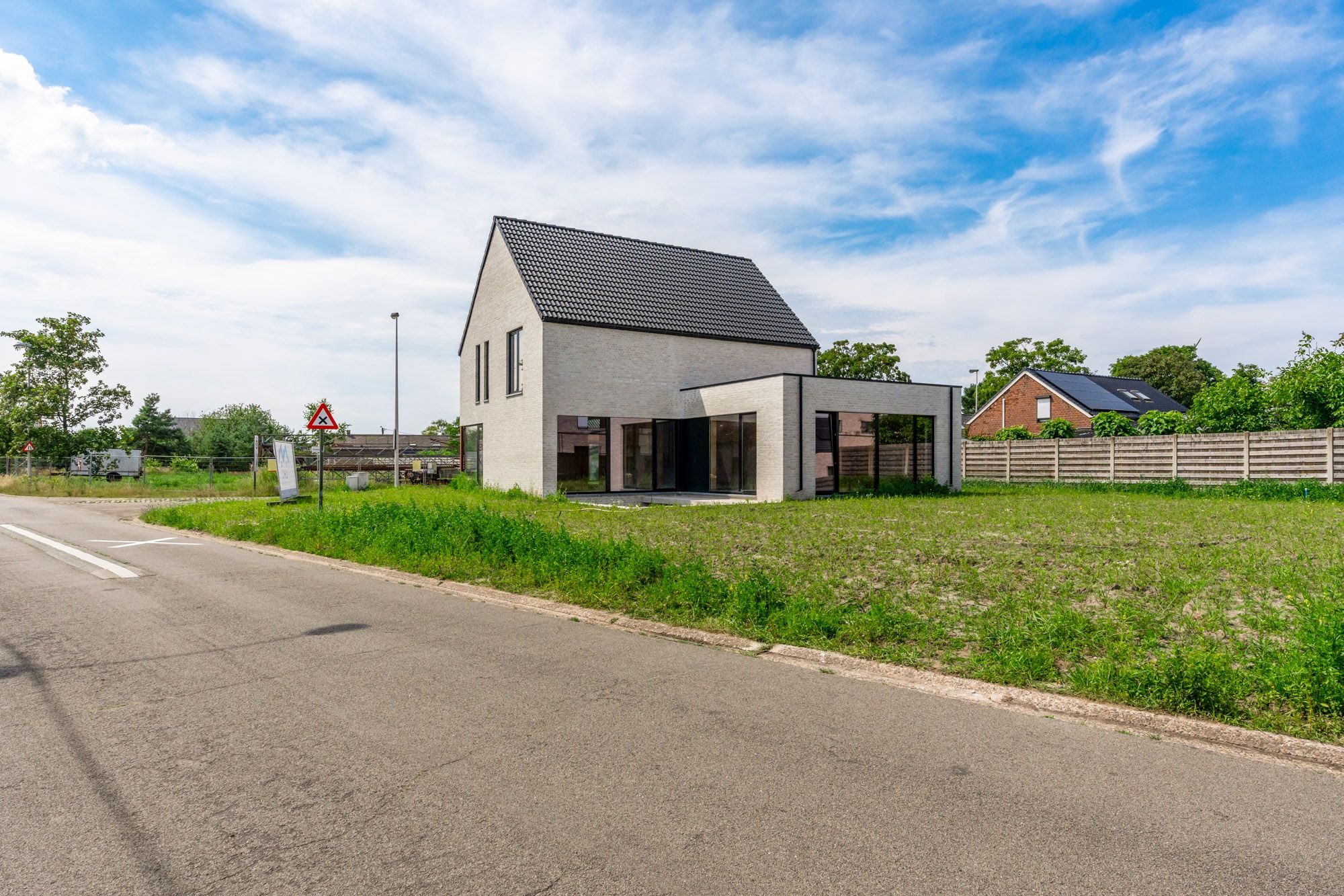 ROYALE CASCO-WONING MET EEN HEERLIJK LICHTRIJKE WOONKAMER MET OPEN KEUKEN EN AANSLUITEND DE BERGPLAATS, 3 SLAAPKAMERS (MEER MOGELIJK), EEN RUIME BADKAMER EN VOLLEDIG ONDERKELDERD MET DAGLICHT!! EEN HEERLIJK RUIM HUIS MET UNIEKE KELDERVERDIEPING, EEN LEUKE TUIN OP 6A 30CA, OP EEN GEGEERDE LOCATIE IN PELT!  foto 9