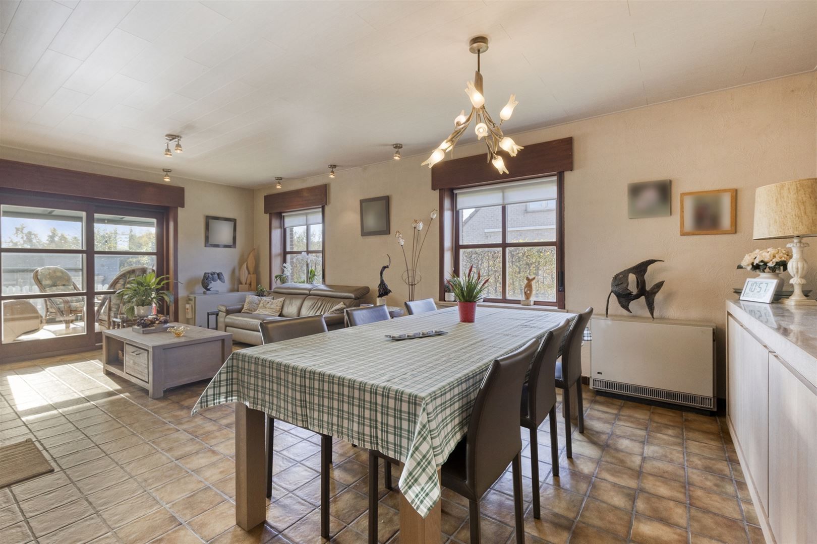 Goed onderhouden open bebouwing gelegen op 1.170 m² met 4 slaapkamers. foto 4