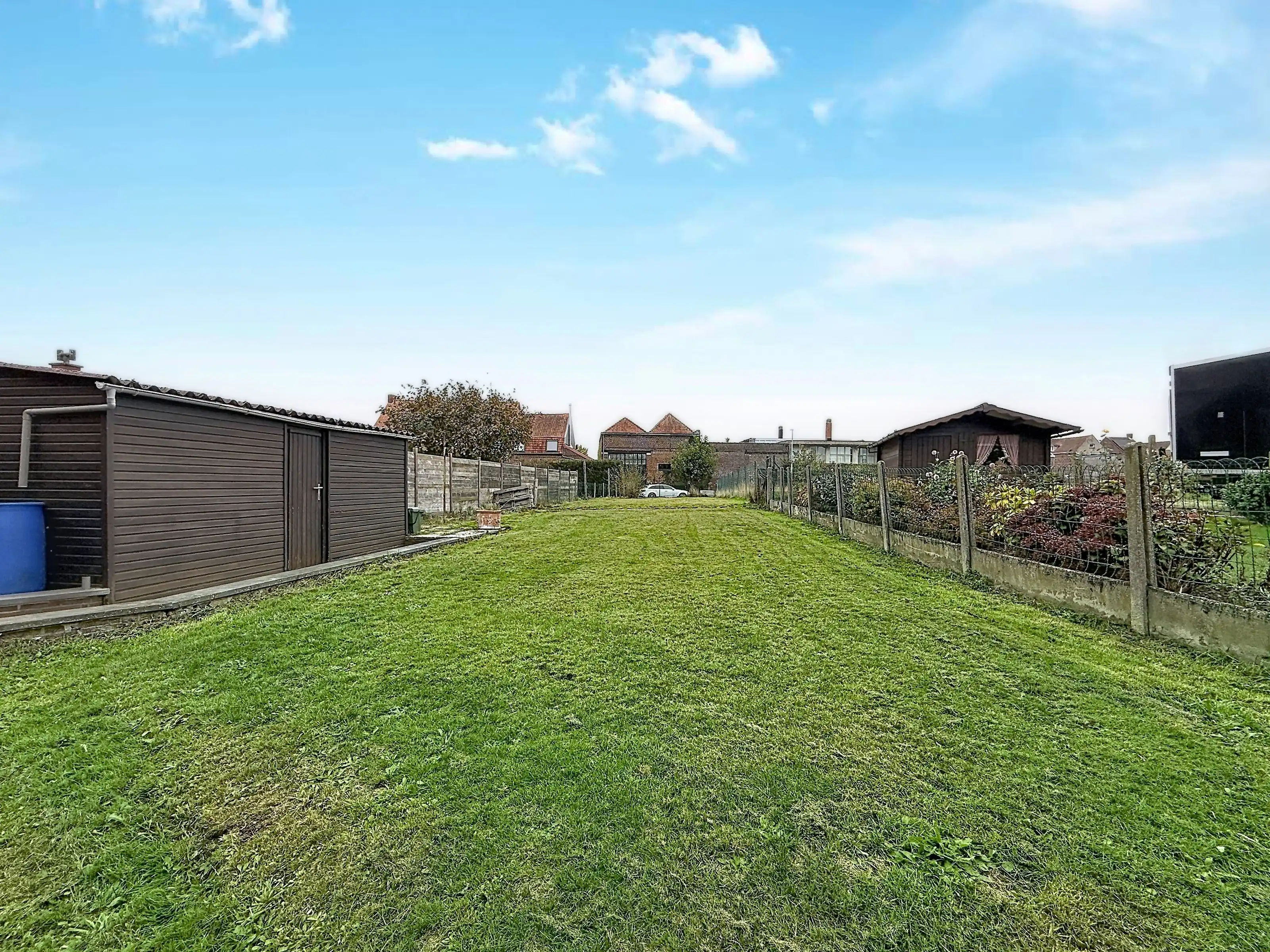 Goed gelegen woning met garage en uitweg. foto 8