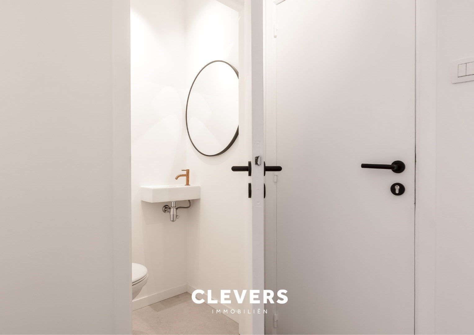 Prachtig ingericht en 100% vernieuwd appartement met 2 slpks foto 12