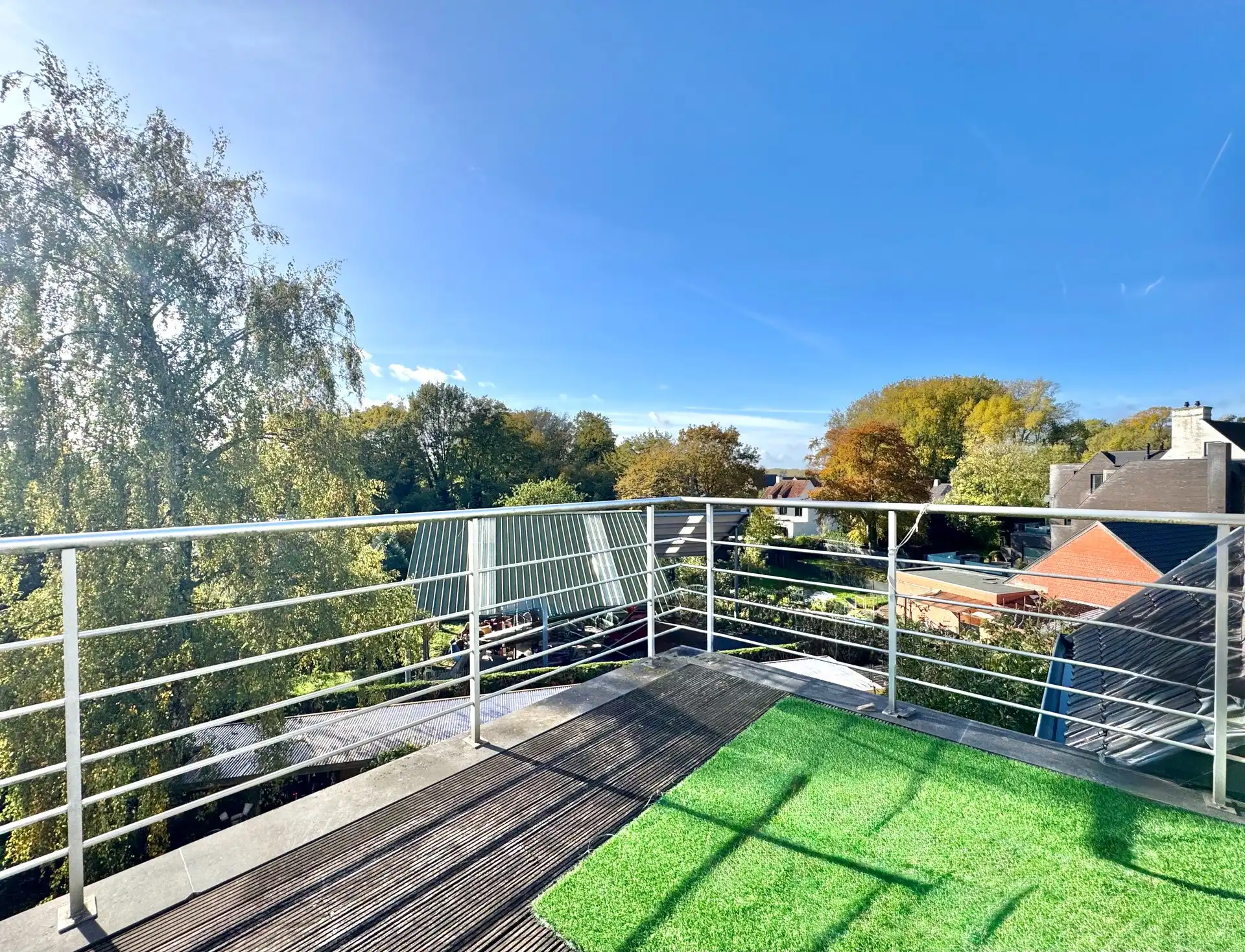 LICHTRIJK APPARTEMENT MET ZONNETERRAS EN 2 KAMERS foto 3