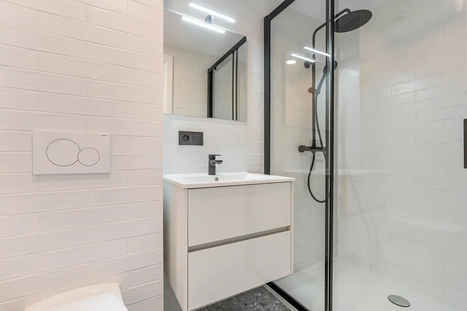 TOTAALRENOVATIE - Goed gelegen en gemeubelde studentenkamer met eigen sanitair (wc, douche & wastafel)! foto 12