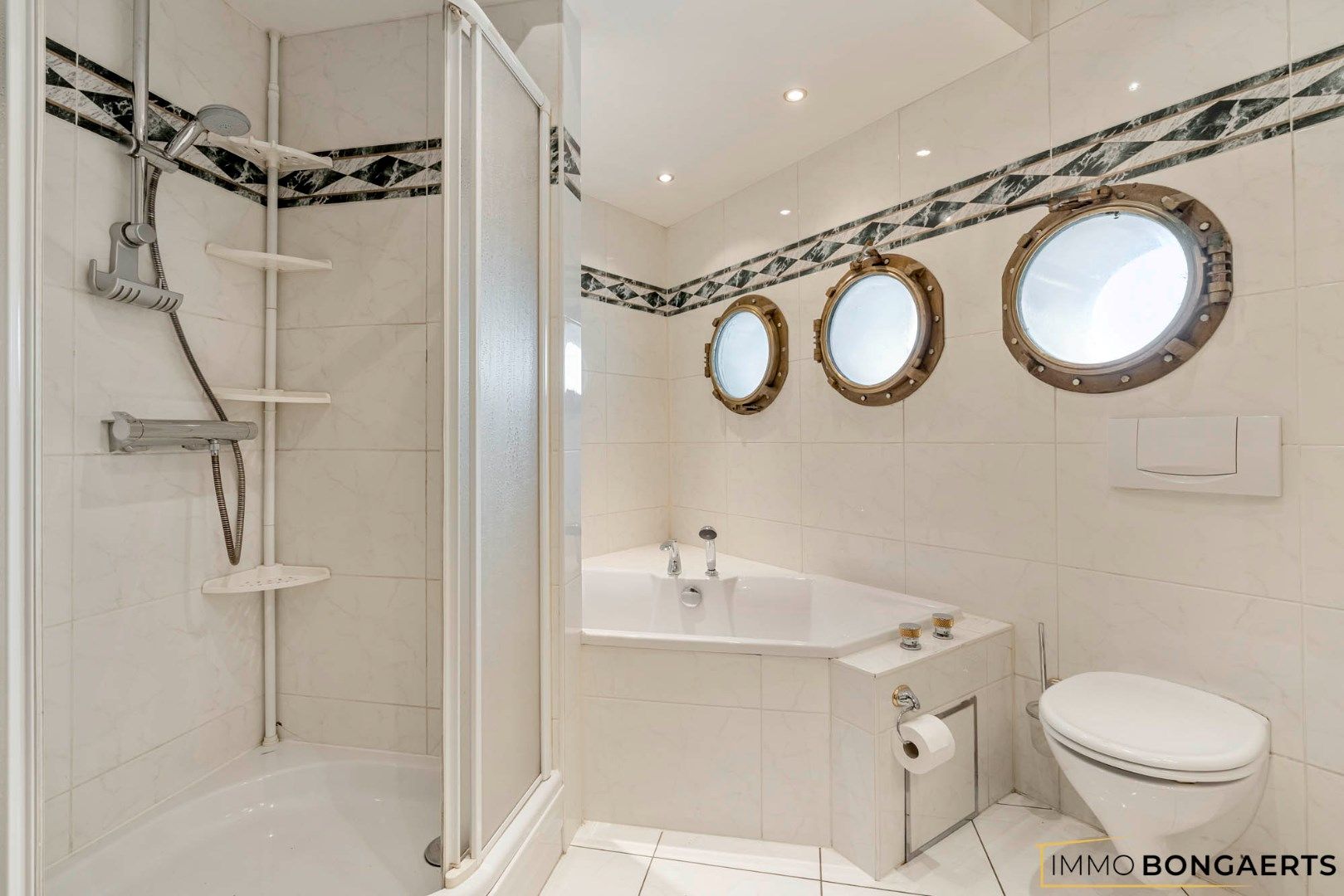 Ruime woning met vier slaapkamers  foto 20