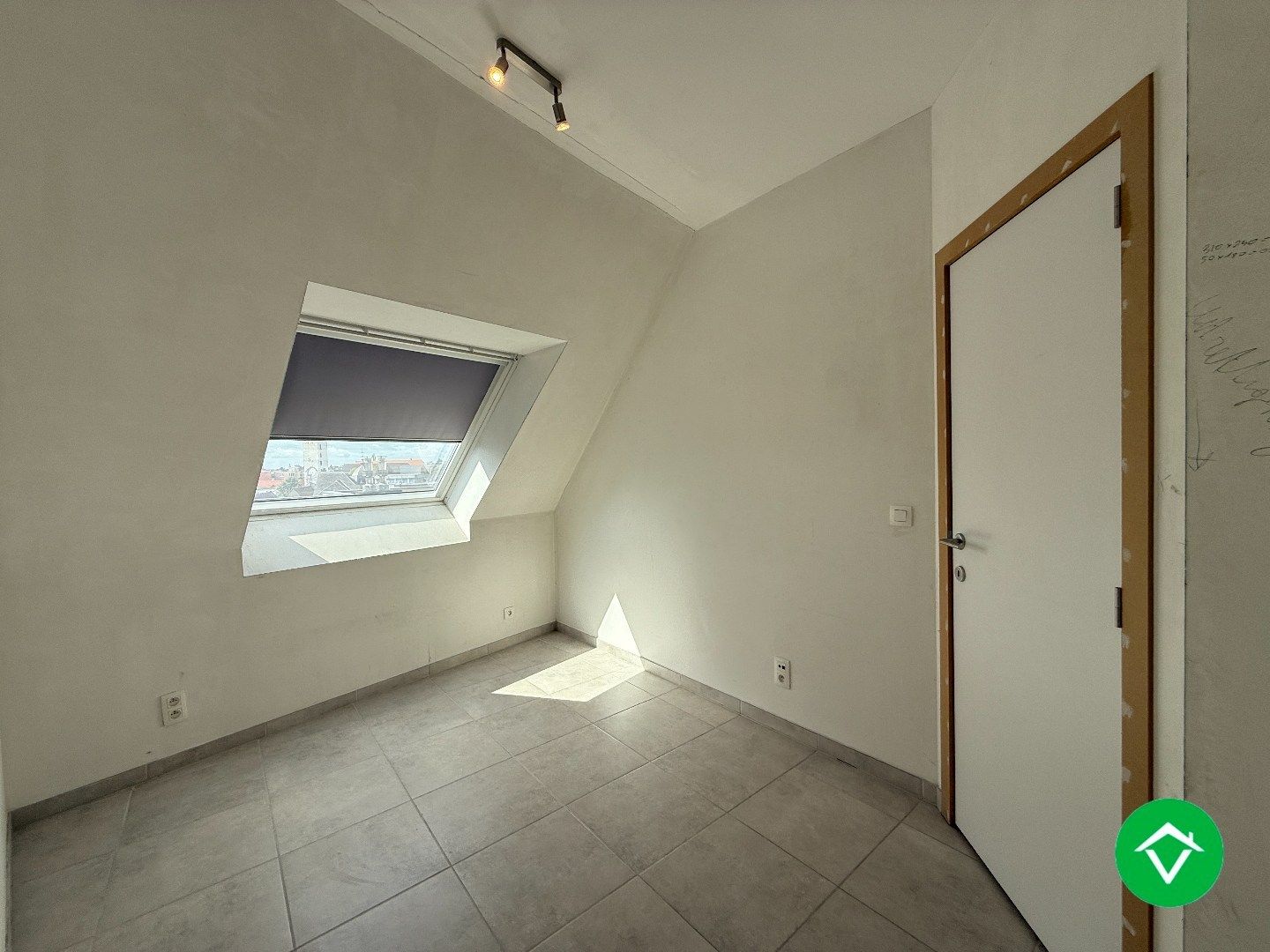 Prachtig dakappartement met twee slaapkamers, garage en twee terrassen met fenomenaal uitzicht te Roeselare foto 16