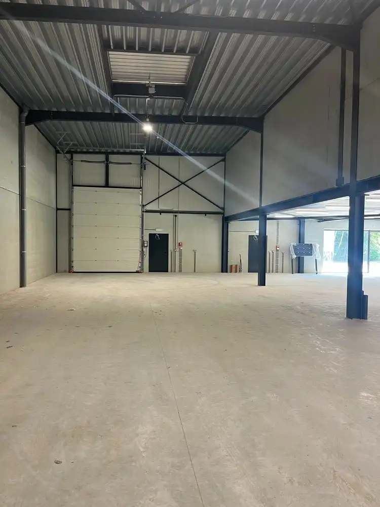 Showroom + kantoren foto 7