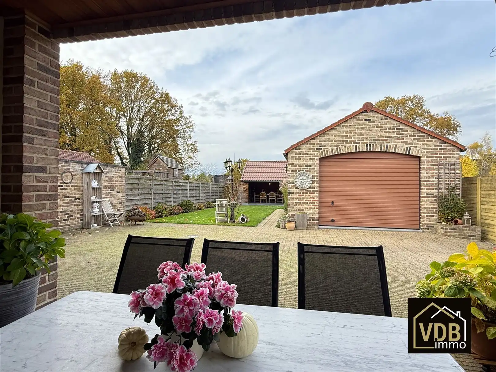 Instapklare halfopen bebouwing met 3 slaapkamers foto 84