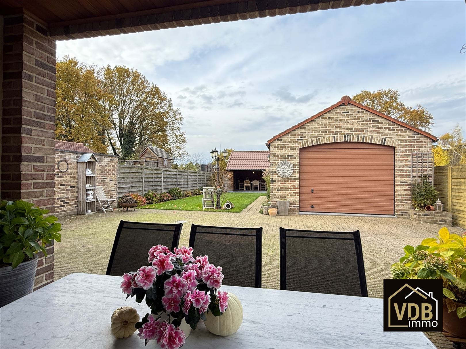 Instapklare halfopen bebouwing met 3 slaapkamers foto 84