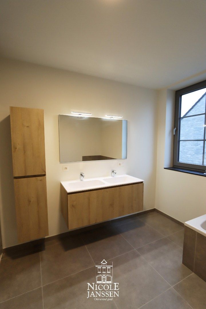 Nieuwbouwwoning met carport foto 10