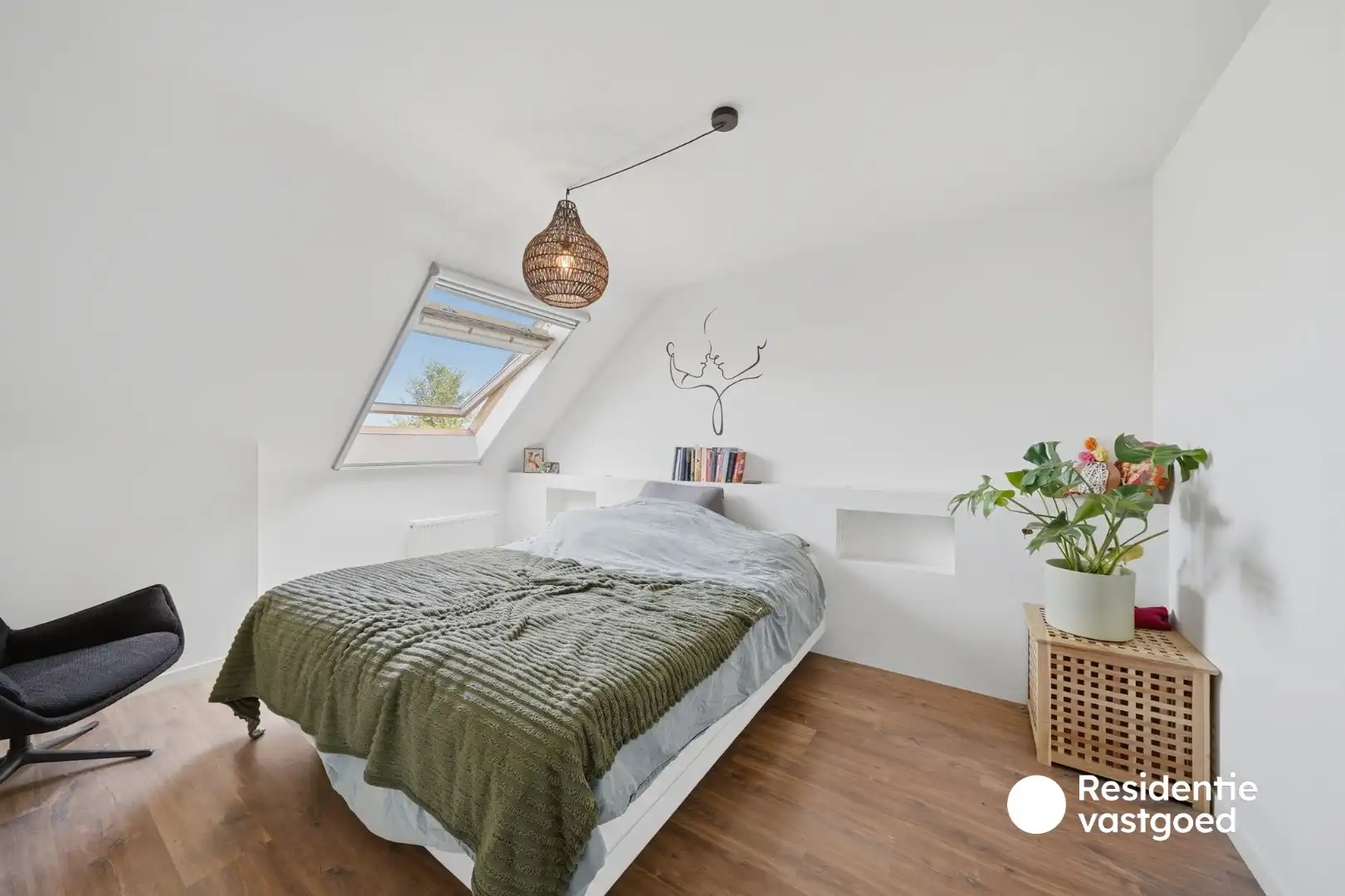 Instapklare woning te koop met garage en tuin! foto 20