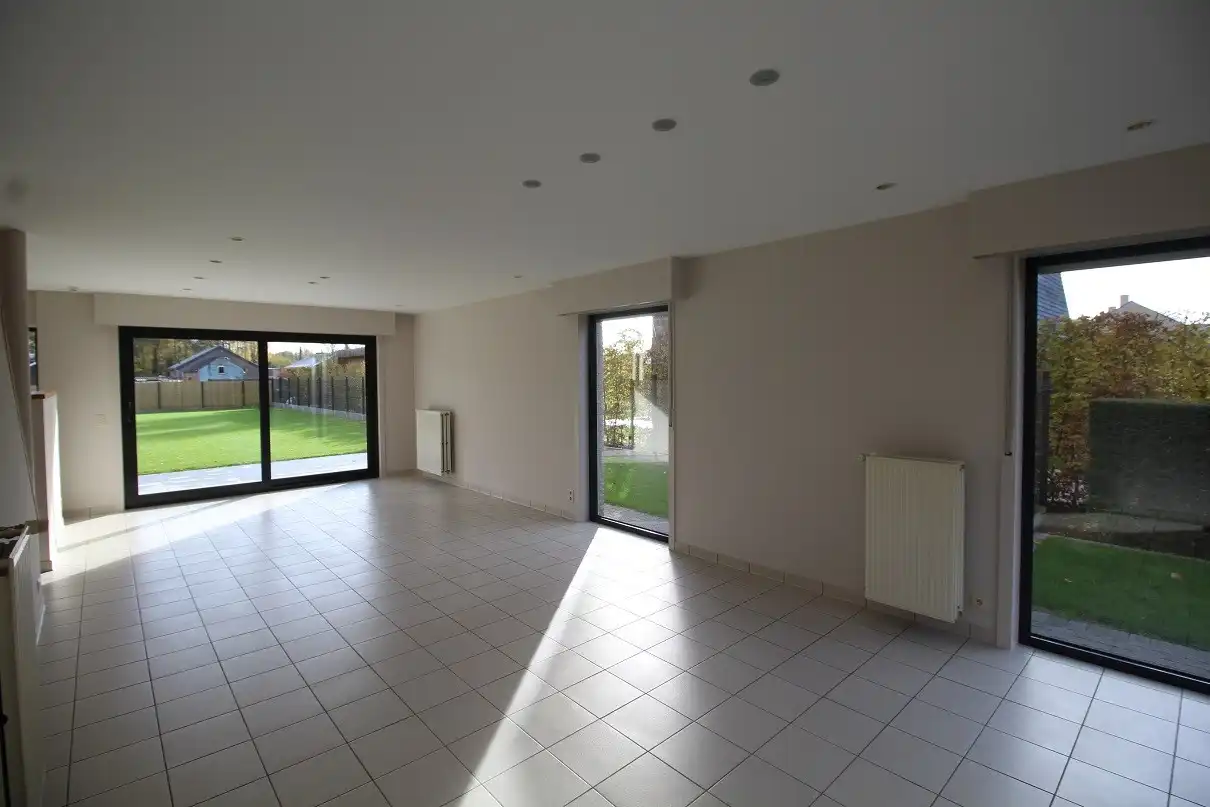 Zeer ruime villa met 3 slaapkamers te huur! foto 3