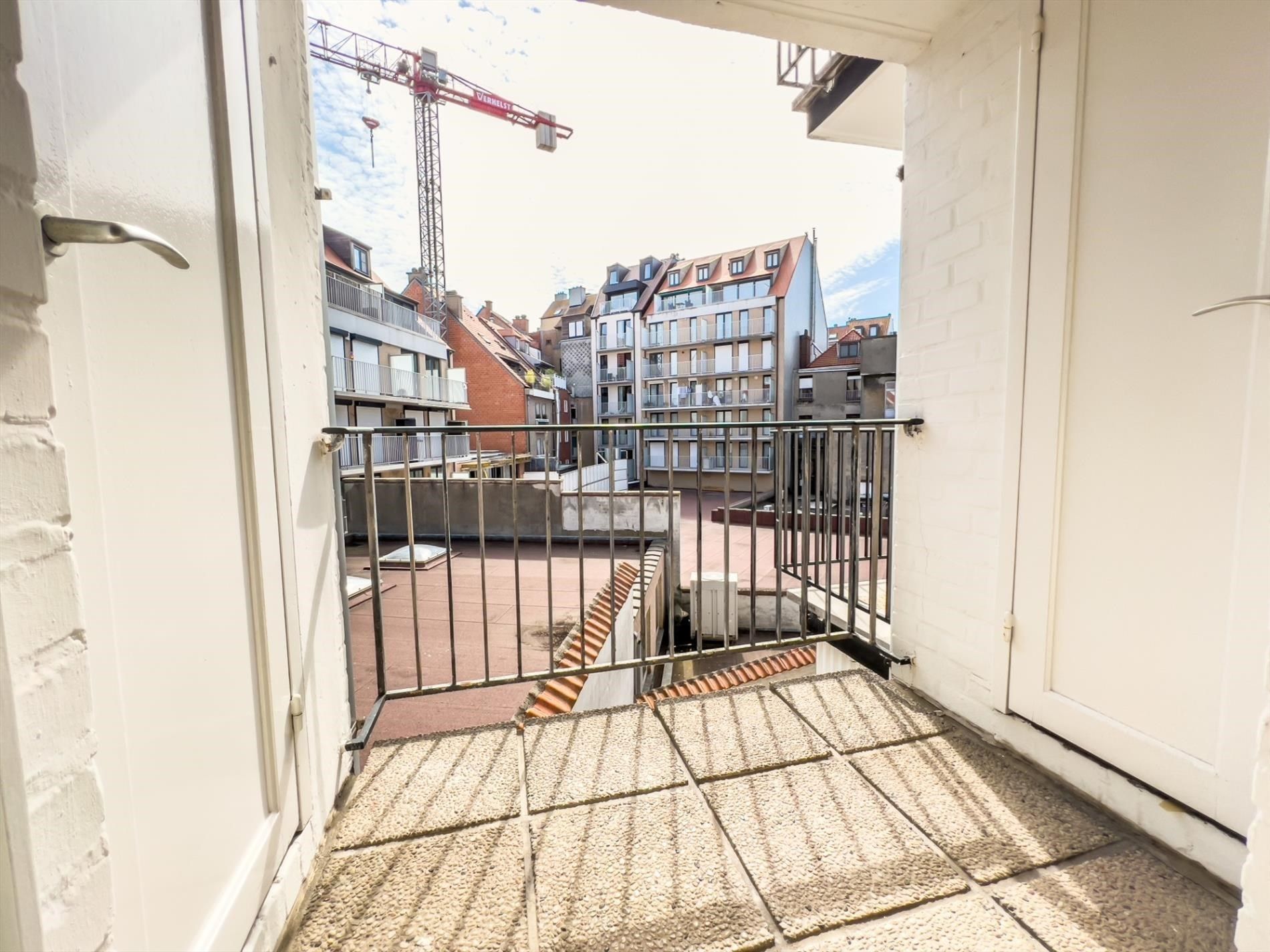 Instapklaar appartement (8,10m gevelbreedte), rustig gelegen en toch vlakbij de winkels van de Lippenslaan. foto 10