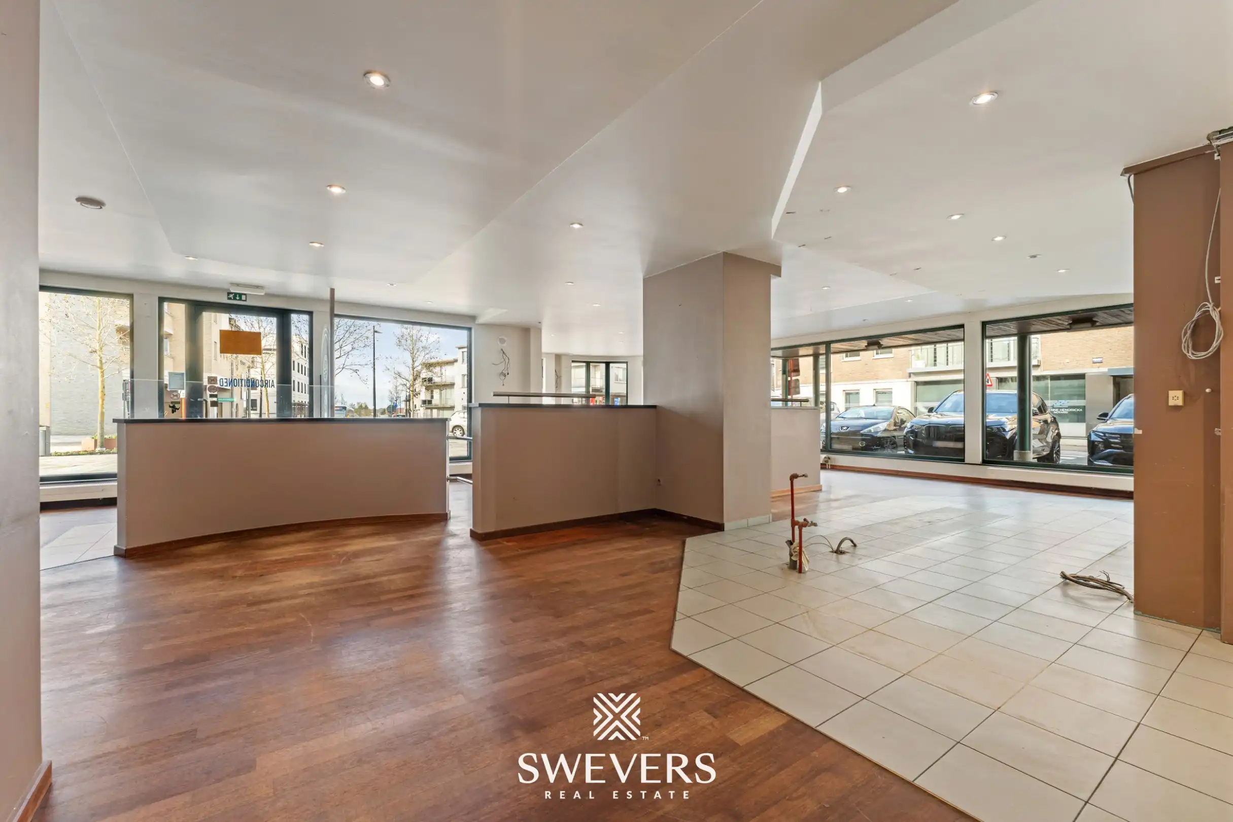 Commerciële opportuniteit met veel visibiliteit en ruimte in het centrum van Beringen foto 2