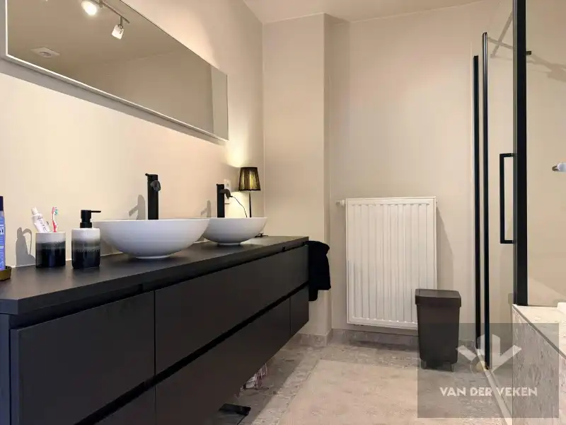 Prachtig afgewerkte 3 slpk-woning in een rustige woonwijk foto 17