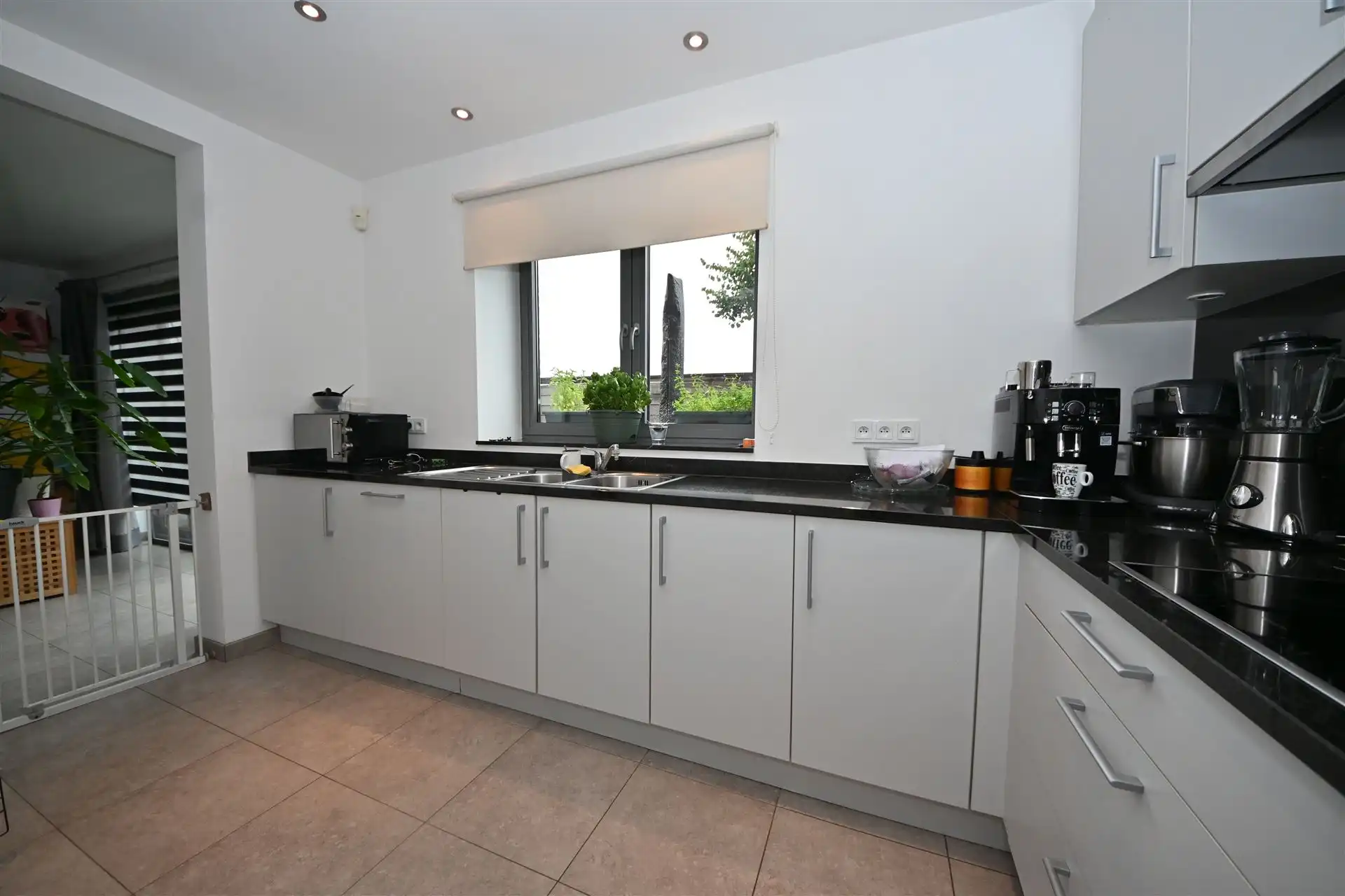 Woning met 4 slaapkamers en garage.  foto 6