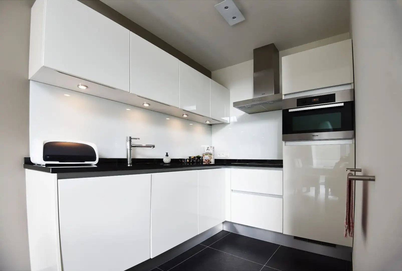 Duplex appartement op de 2e verdieping met 2 slpks en terras te Gent foto 3