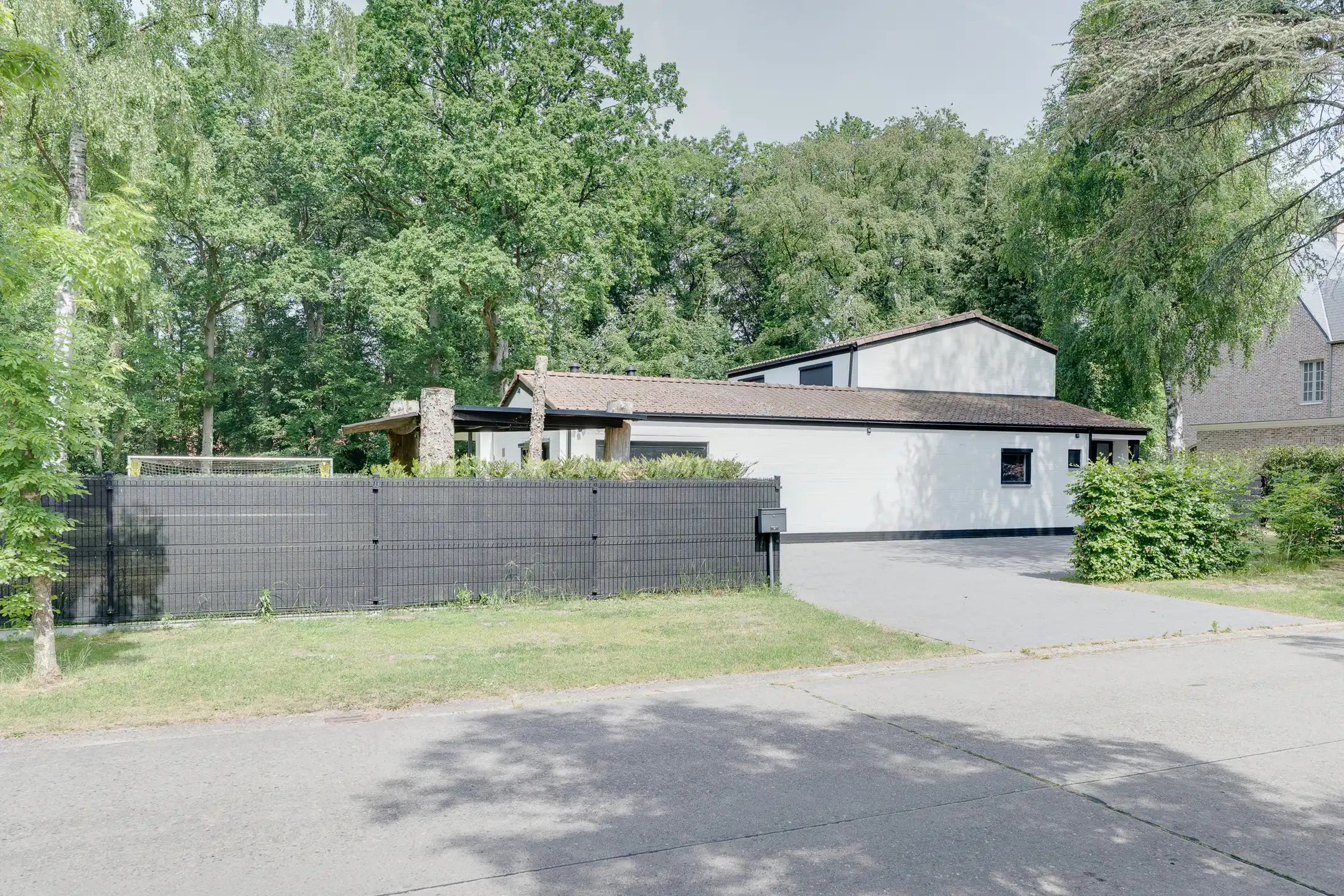 Gerenoveerde woning op een mooi perceel van ca 2.000 m² foto 4