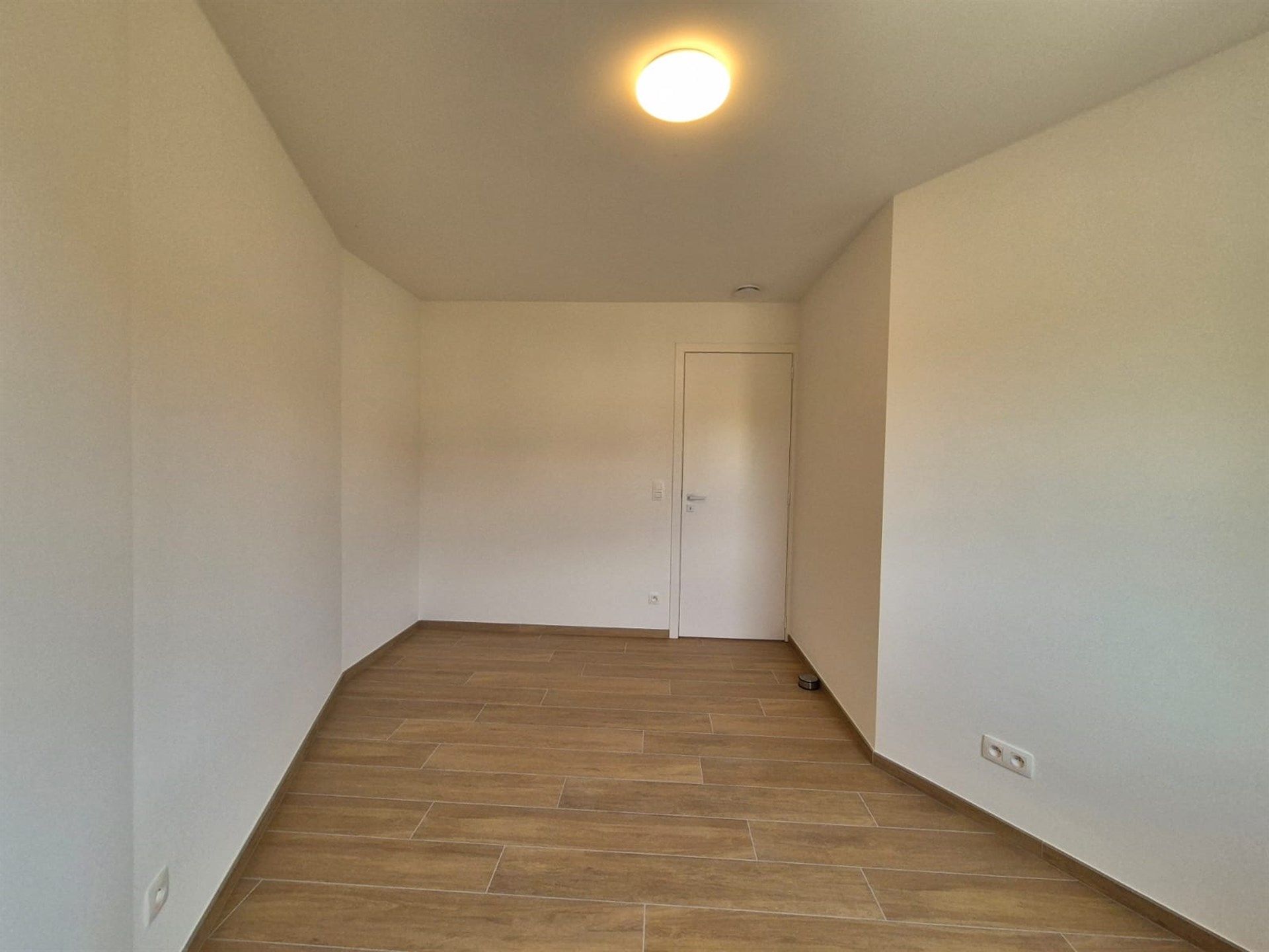 Moderne en energiezuinige nieuwbouwwoning met 2 slaapkamers en koer. foto 19