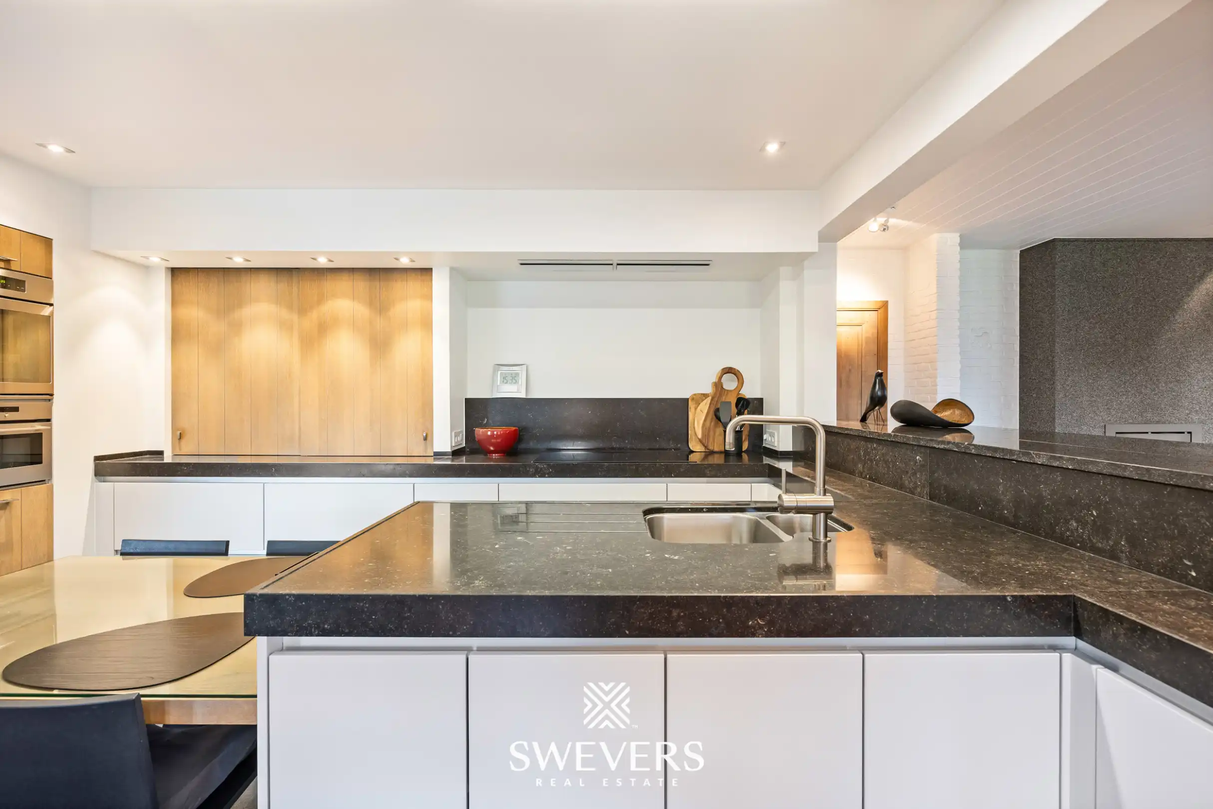 Sfeervolle open bebouwing met royale tuin en veel privacy foto 11