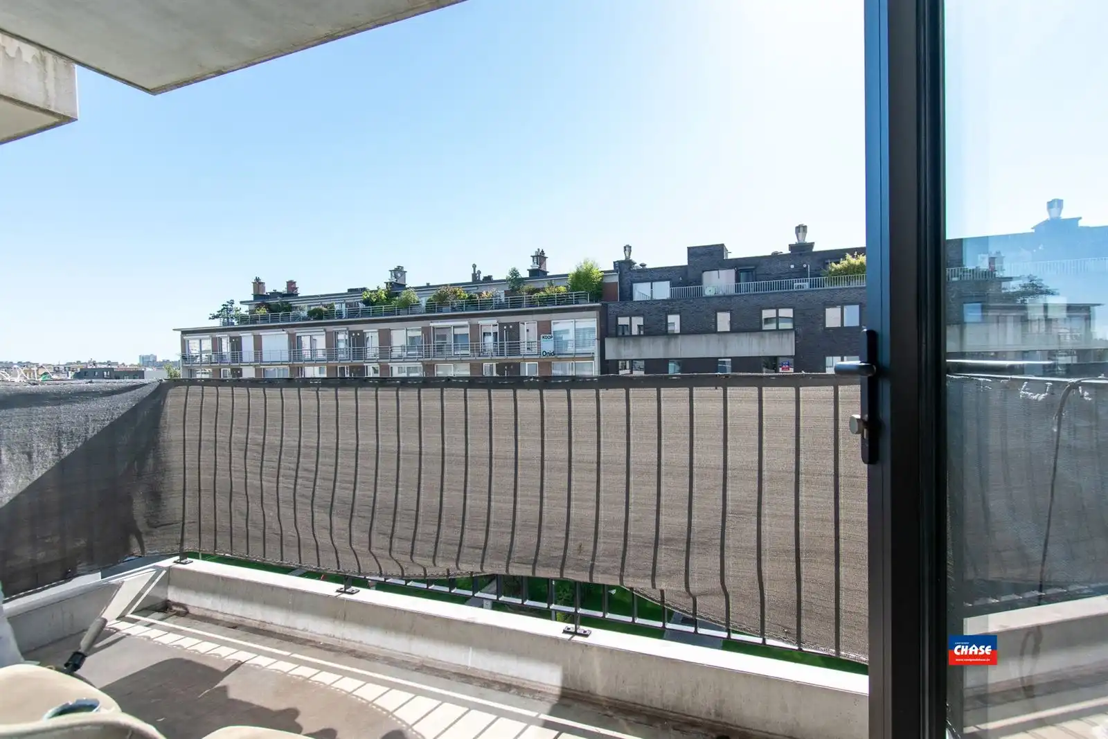 Appartement met 3 slaapkamers, terras en autostaanplaats foto 8