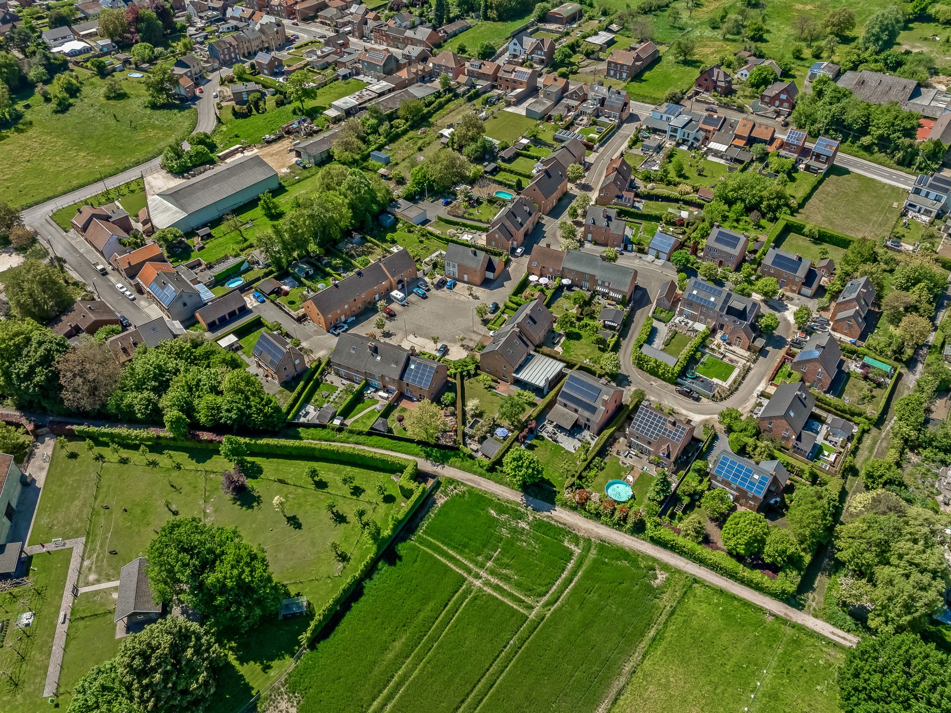 Instapklare woning met tuingerichte aanbouw foto 45