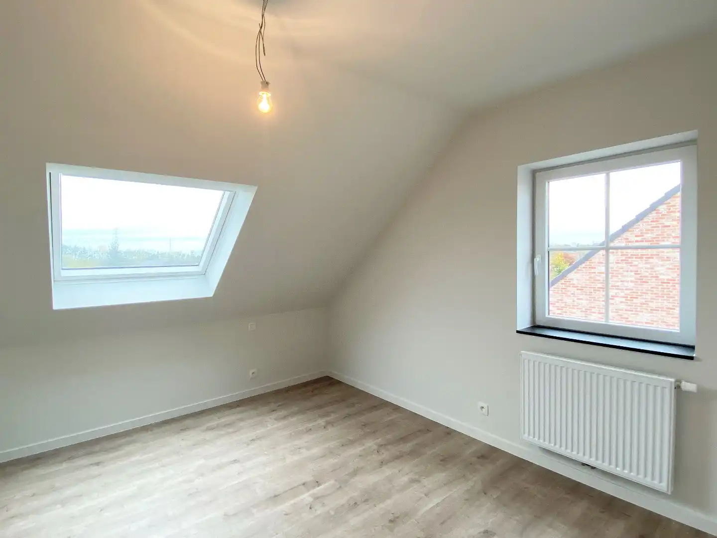 VERRASSEND RUIME WONING GELEGEN IN RUSTIGE WOONWIJK TE PITTEM foto 12