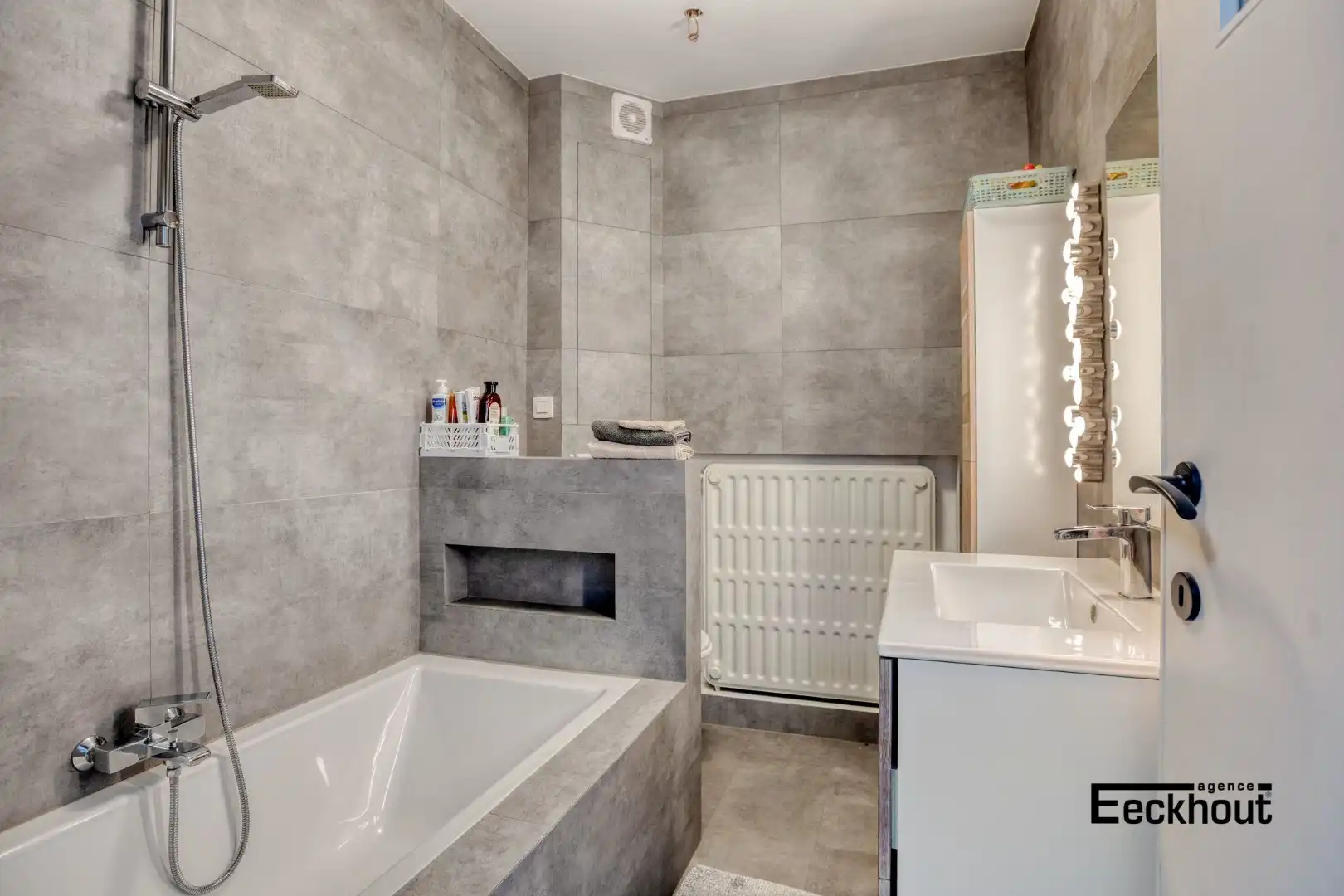 Recent gerenoveerde woning met garage en grote tuin te Bredene! foto 23