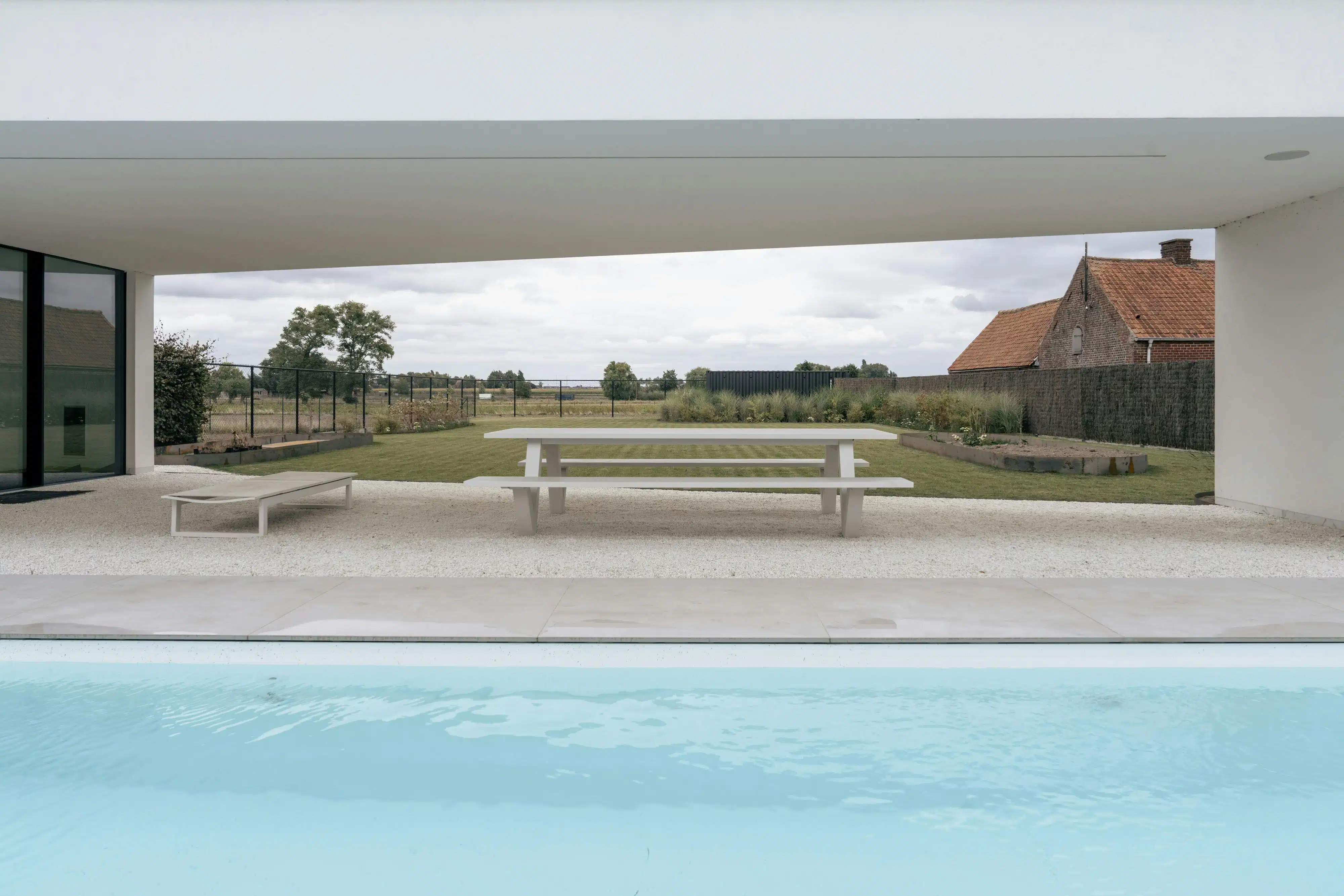 Hypermoderne strakke villa met zwembad in Gits foto 40