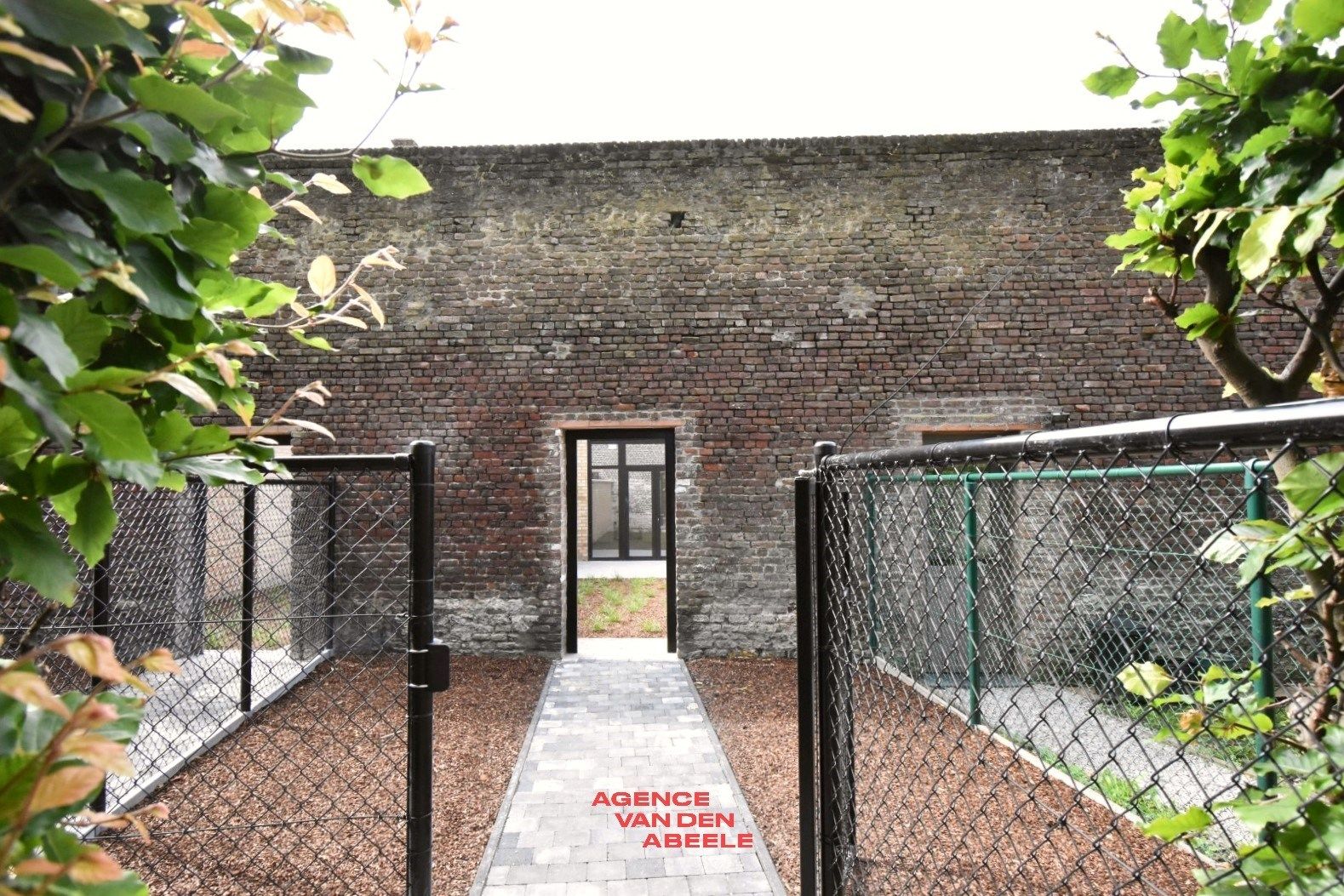 Charmante gerenoveerde woning met grote tuin foto 10