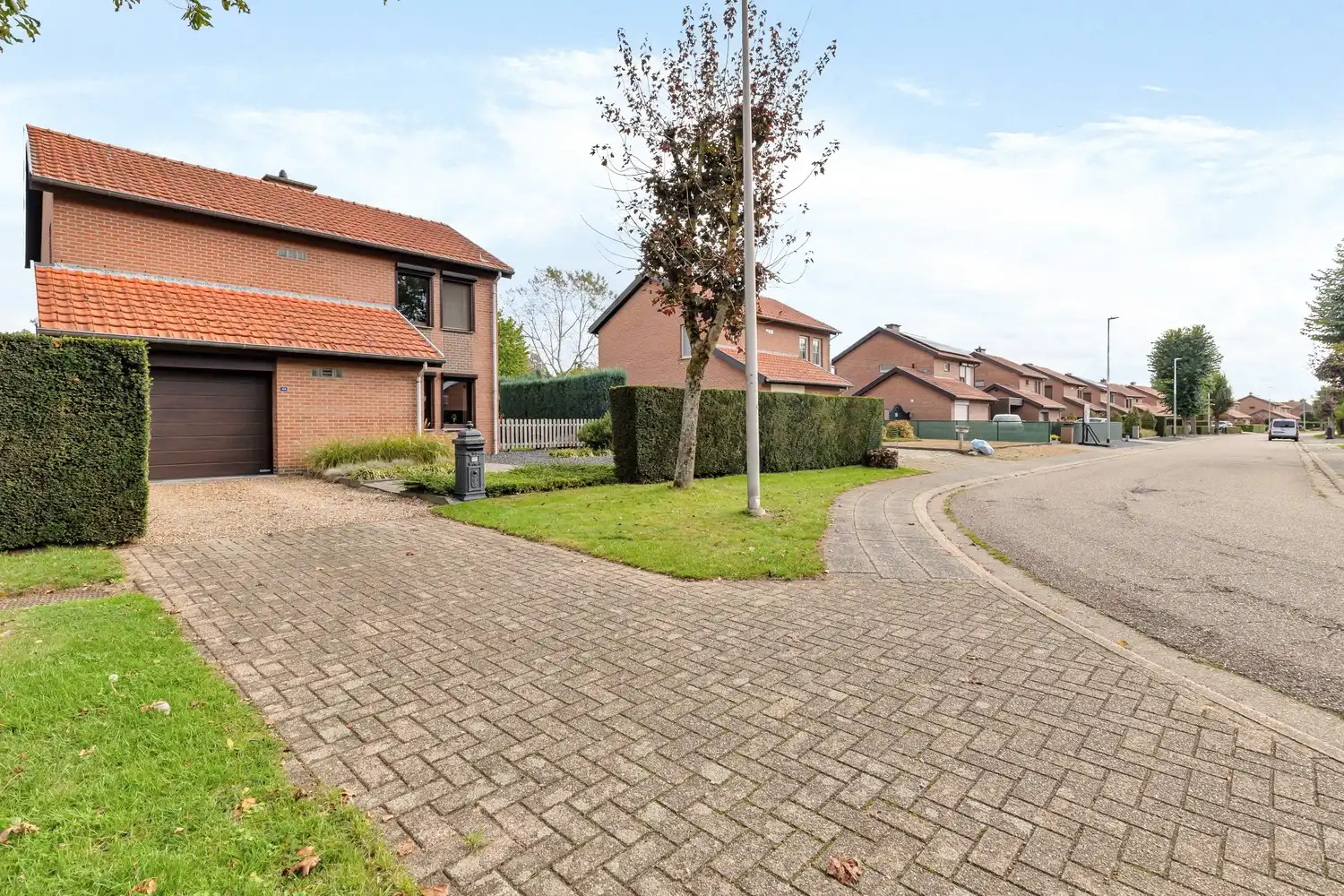 Verzorgde, op te frissen gezinswoning met 4 slaapkamers en gezellige tuin in Gellik, Lanaken! foto 25
