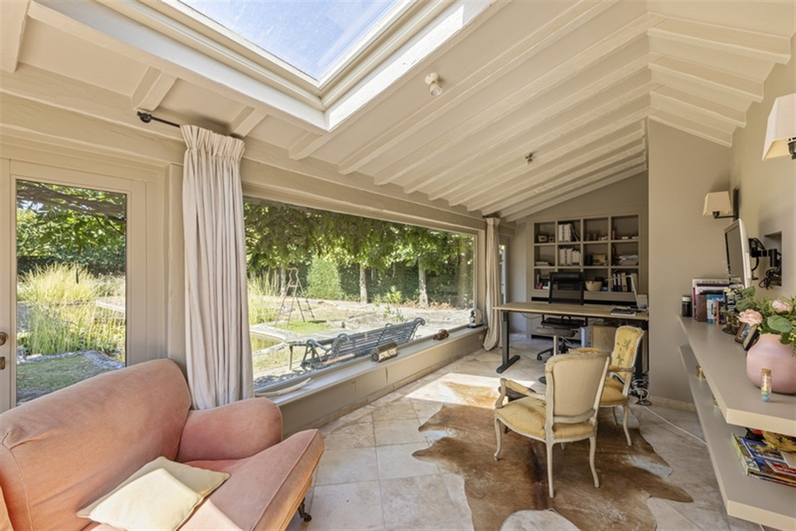 Elegante villa op toplocatie met dubbele garage foto 8